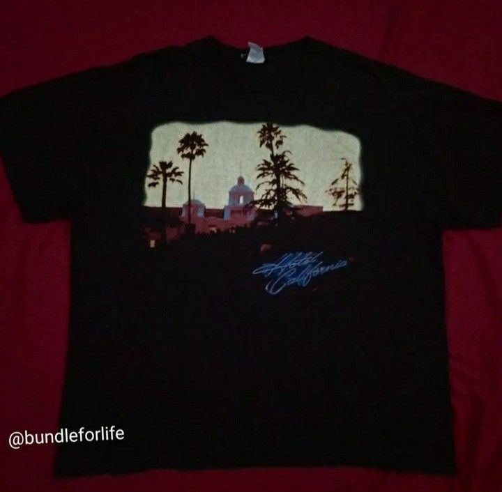 Band Tees VTG 2000s Y2K The Eagles Hotel California tshirt Size US XL / EU 56 / 4 - 2 Thumbnail