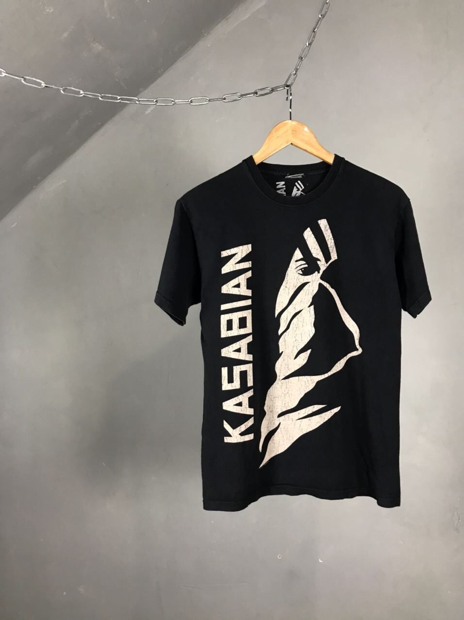 Band Tees Kasabian 2011 Vintage Rock Tee Size US S / EU 44-46 / 1 - 1 Thumbnail
