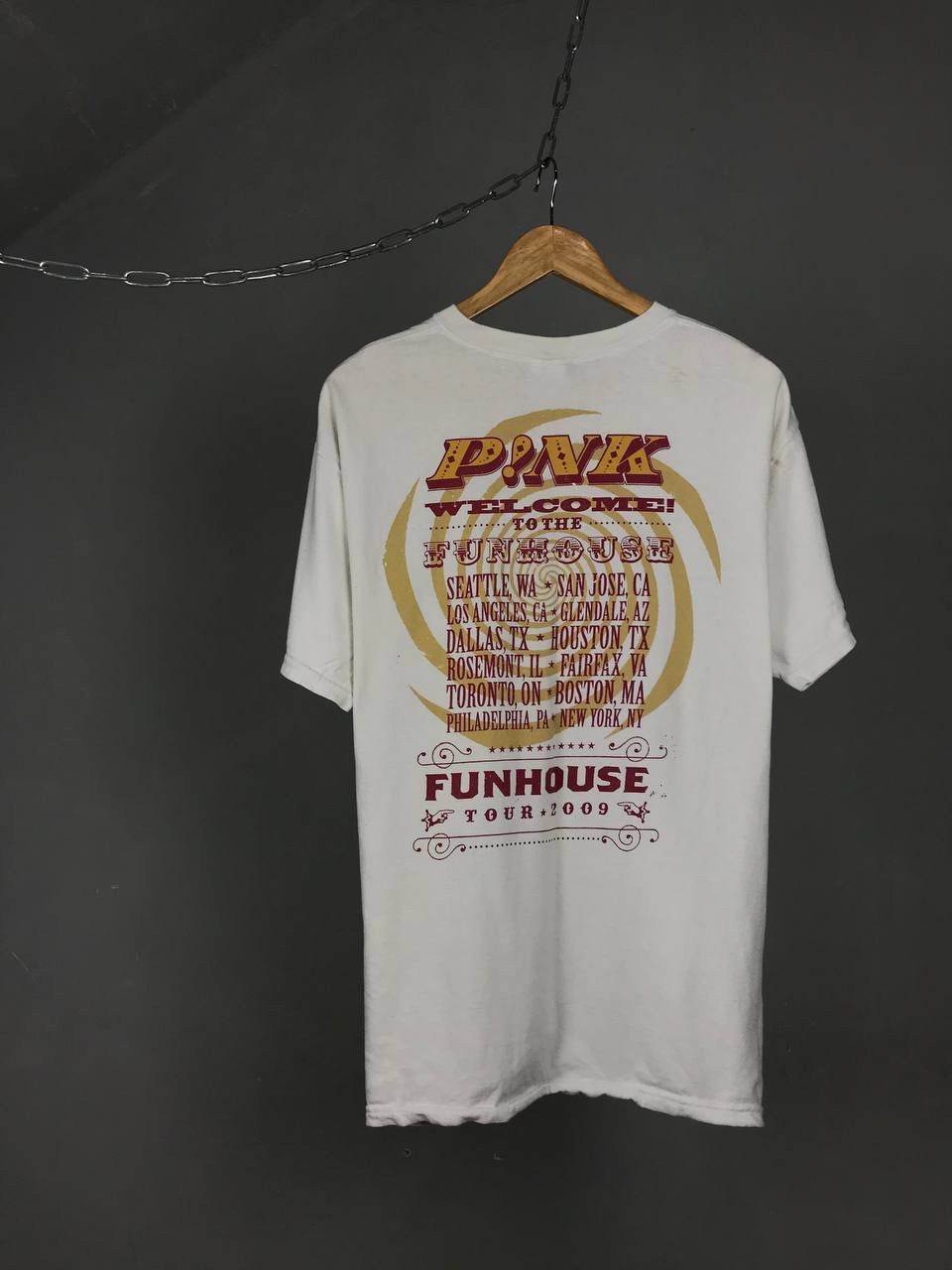 Band Tees × Pink Pink 2009 vintage pop band tee Size US L / EU 52-54 / 3 - 6 Thumbnail