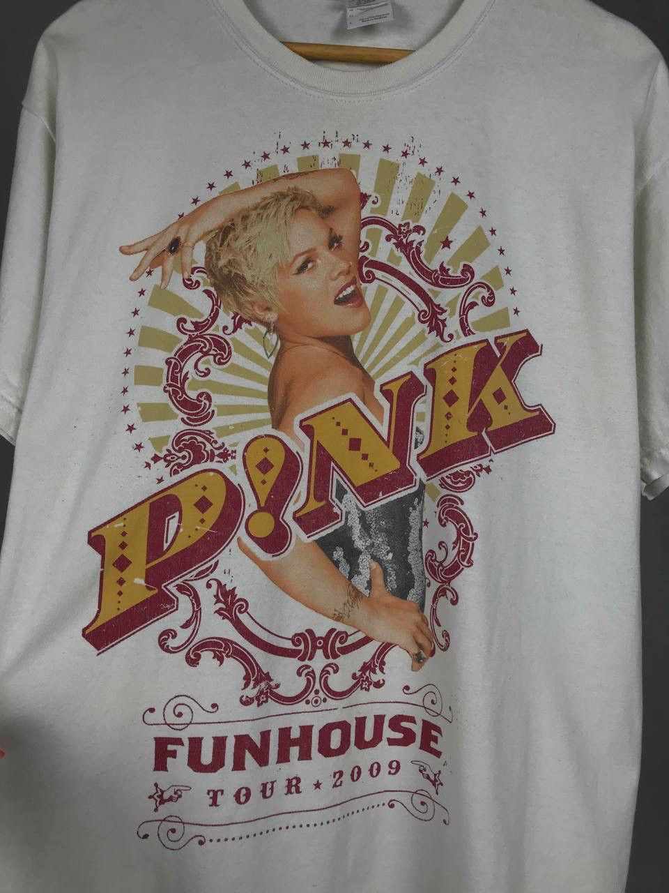 Band Tees × Pink Pink 2009 vintage pop band tee Size US L / EU 52-54 / 3 - 5 Thumbnail