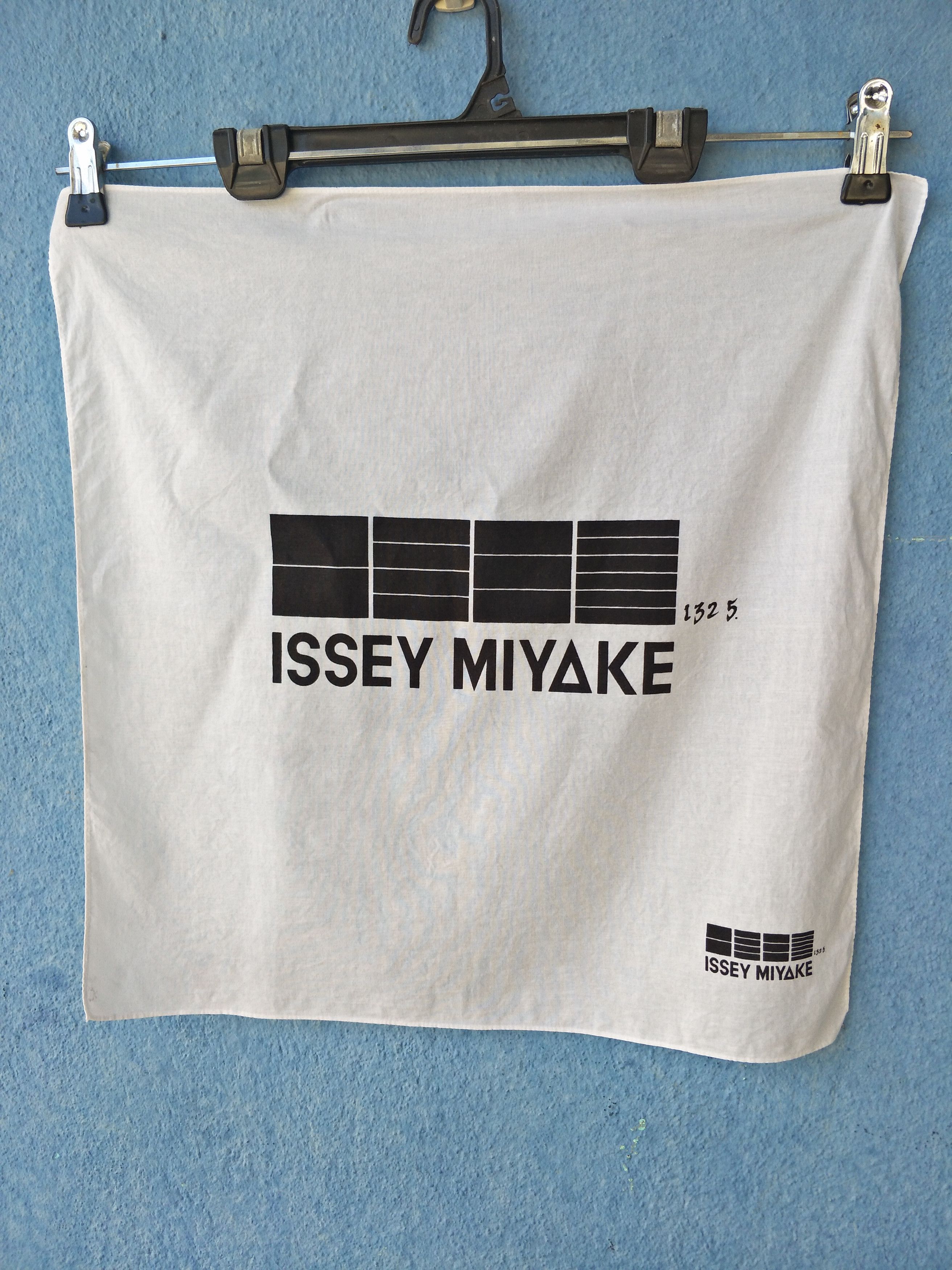 Designer × Issey Miyake × Japanese Brand Issey Miyake Handkerchief Size ONE SIZE - 1 Thumbnail