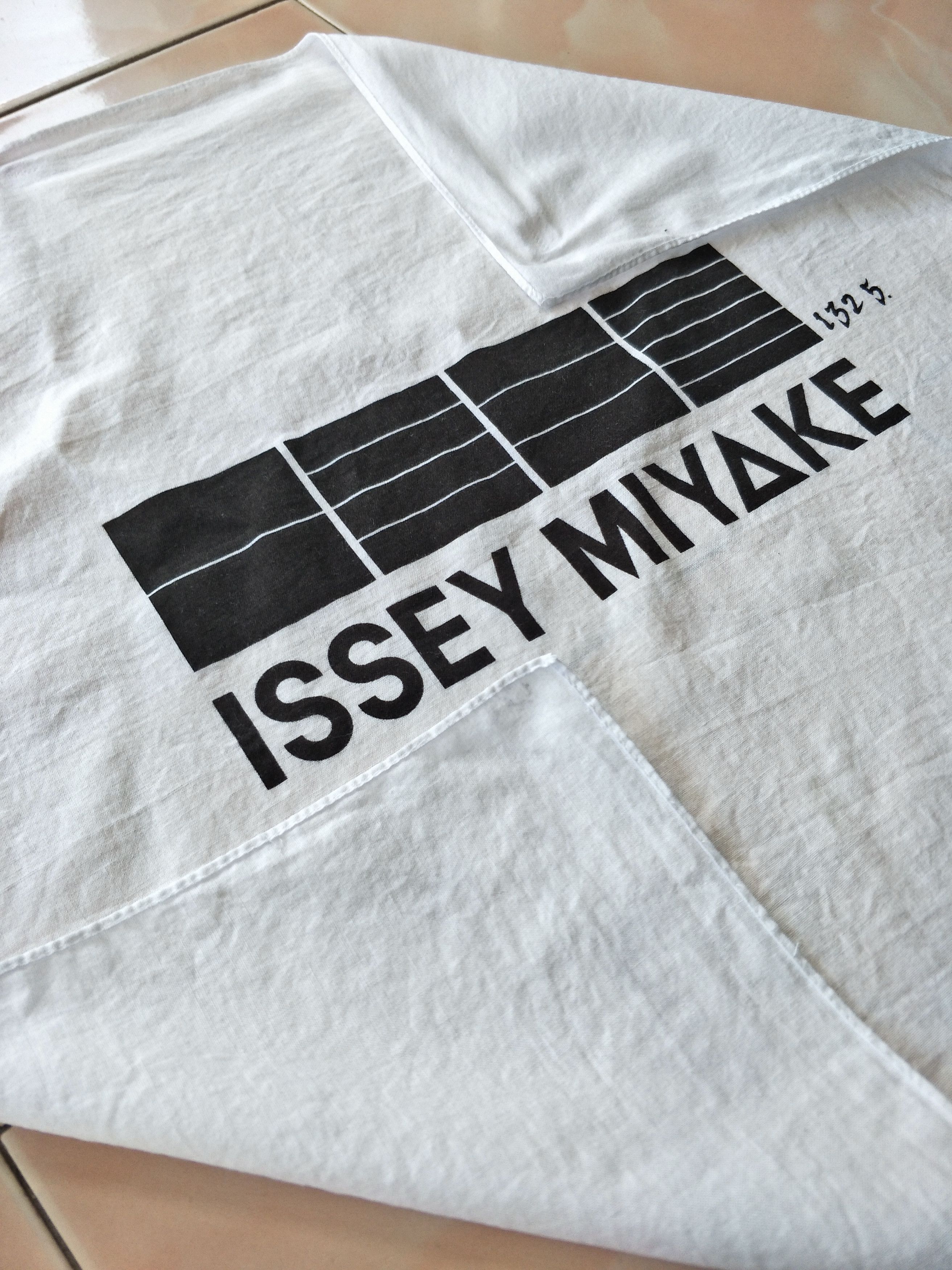 Designer × Issey Miyake × Japanese Brand Issey Miyake Handkerchief Size ONE SIZE - 3 Thumbnail