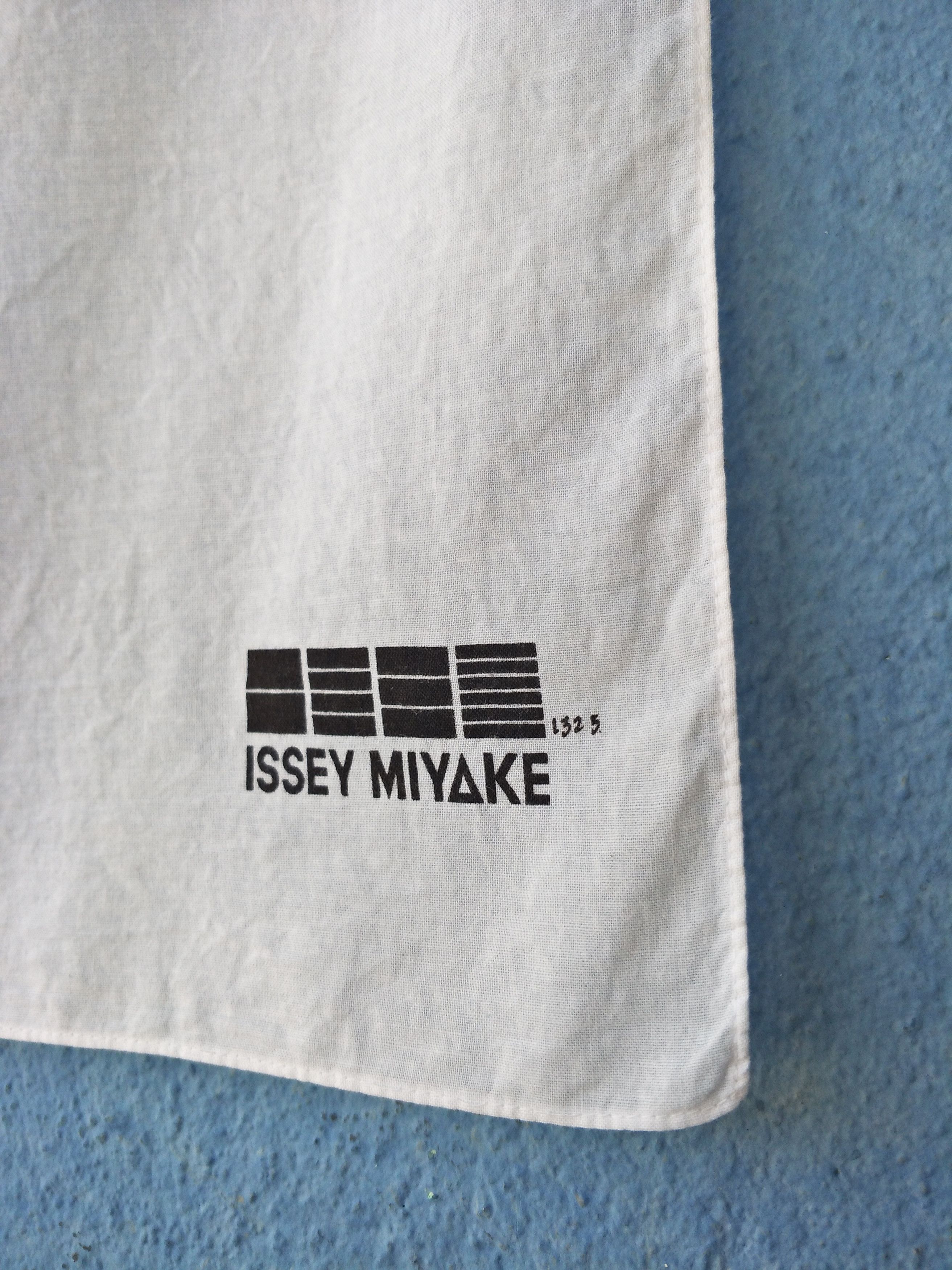 Designer × Issey Miyake × Japanese Brand Issey Miyake Handkerchief Size ONE SIZE - 2 Thumbnail