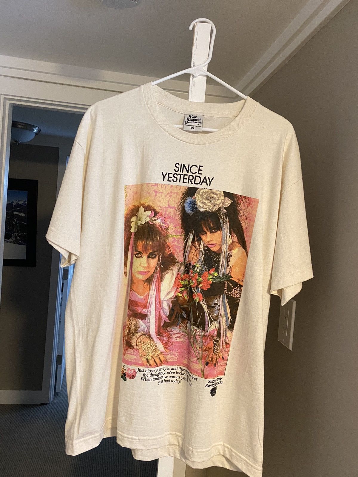 今 話題 の 人気 商品 Band Strawberry T-Shirt Vintage Vintage × Streetwear × Tees トップス