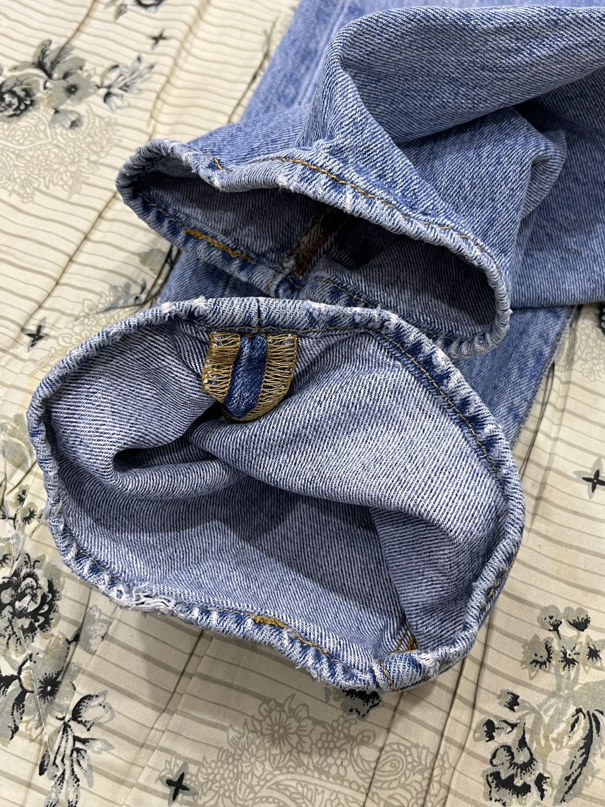 Levi's (Dddd). LEVIS 501 DISTRESSED DENIM Size US 33 - 17 Thumbnail