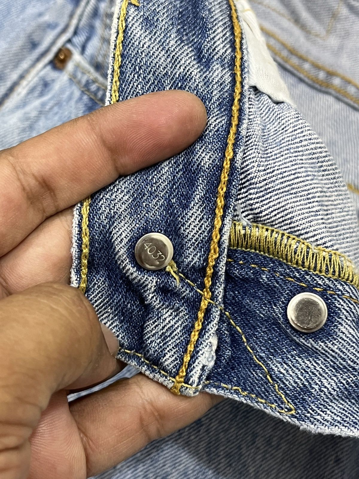 Levi's (Dddd). LEVIS 501 DISTRESSED DENIM Size US 33 - 9 Thumbnail