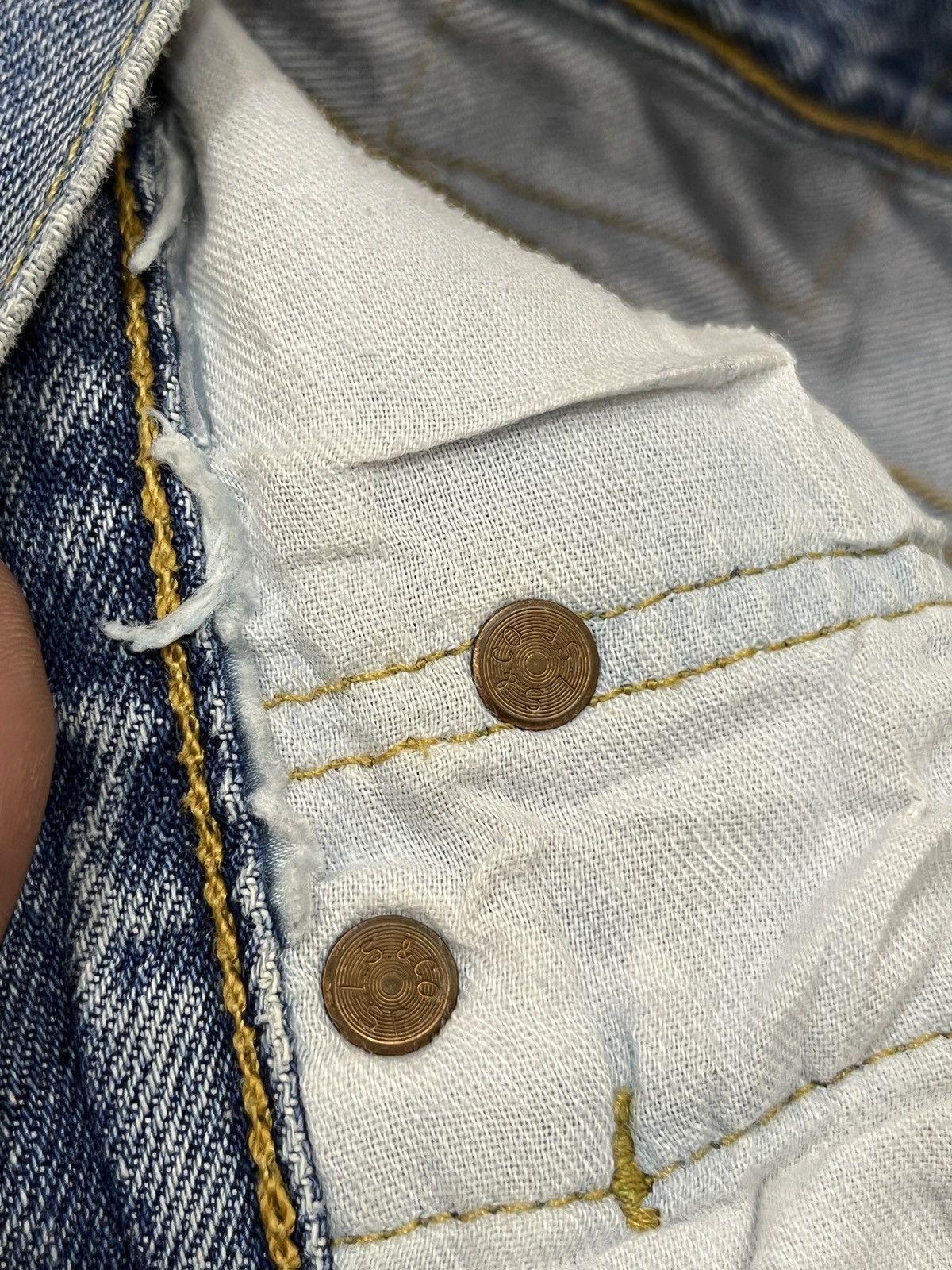 Levi's (Dddd). LEVIS 501 DISTRESSED DENIM Size US 33 - 10 Thumbnail