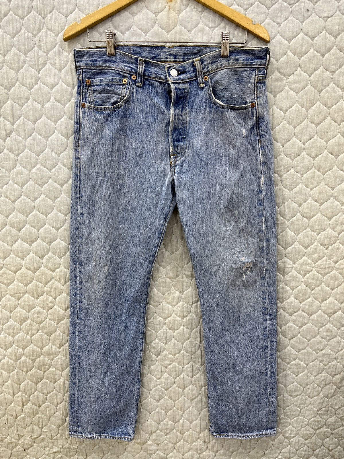 Levi's (Dddd). LEVIS 501 DISTRESSED DENIM Size US 33 - 2 Thumbnail