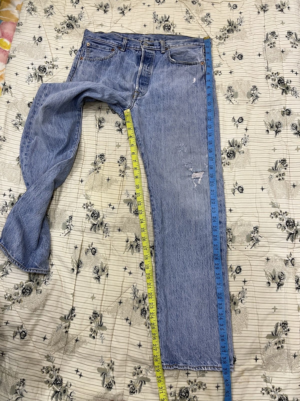Levi's (Dddd). LEVIS 501 DISTRESSED DENIM Size US 33 - 21 Thumbnail