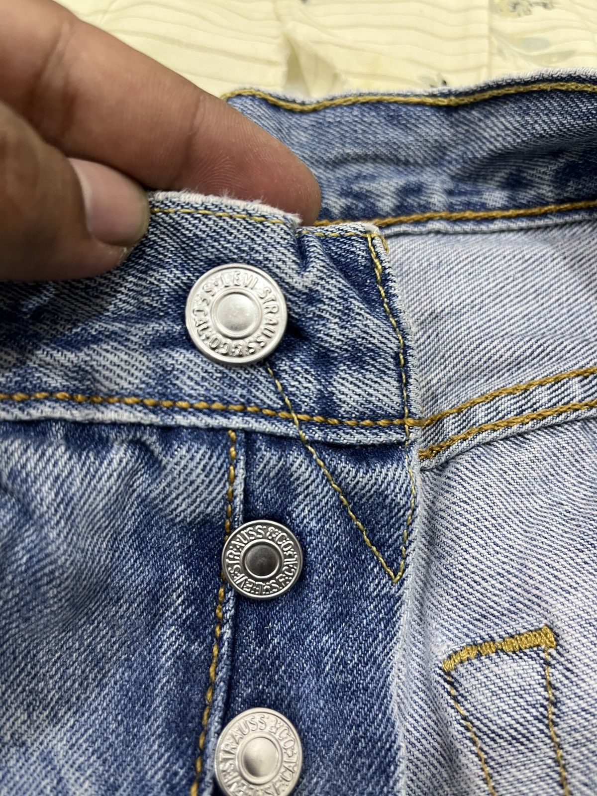 Levi's (Dddd). LEVIS 501 DISTRESSED DENIM Size US 33 - 8 Thumbnail