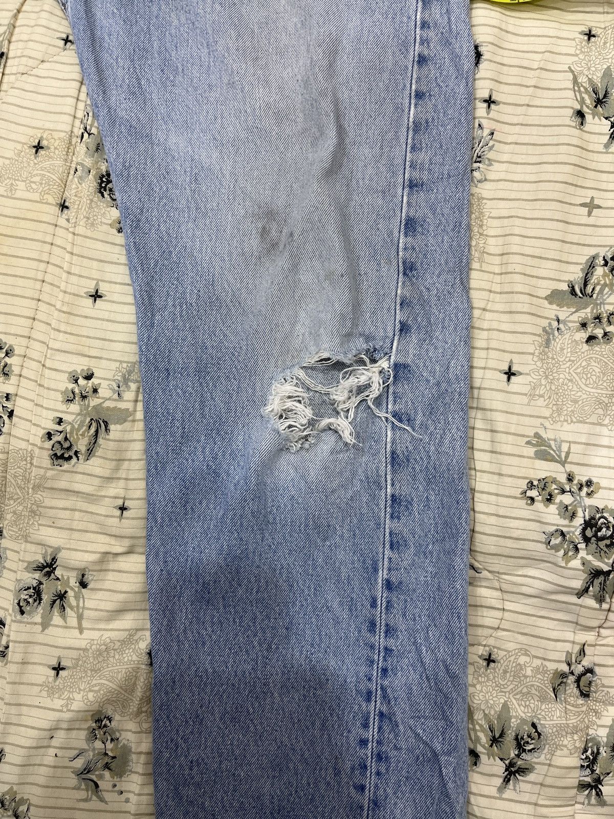 Levi's (Dddd). VINTAGE LEVIS 501 DISTRESSED DENIM Size US 33 - 18 Thumbnail