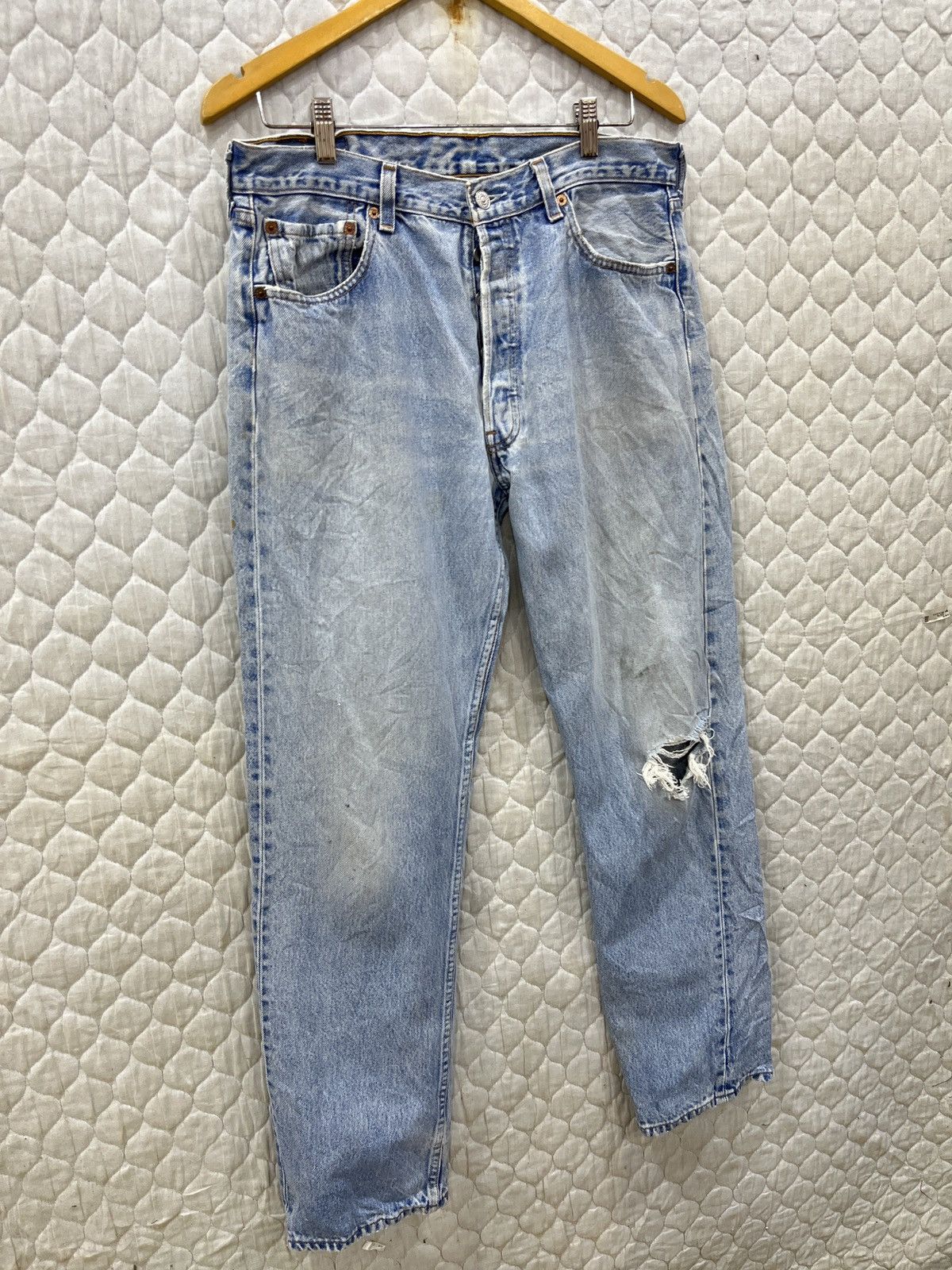 Levi's (Dddd). VINTAGE LEVIS 501 DISTRESSED DENIM Size US 33 - 6 Thumbnail
