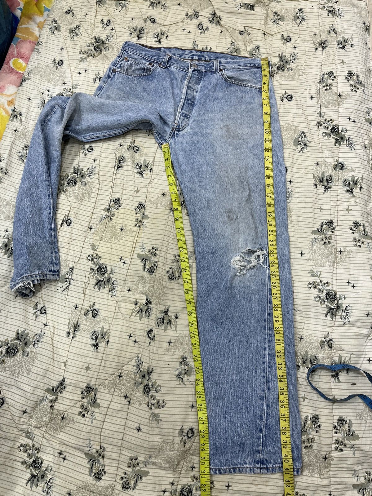 Levi's (Dddd). VINTAGE LEVIS 501 DISTRESSED DENIM Size US 33 - 20 Thumbnail