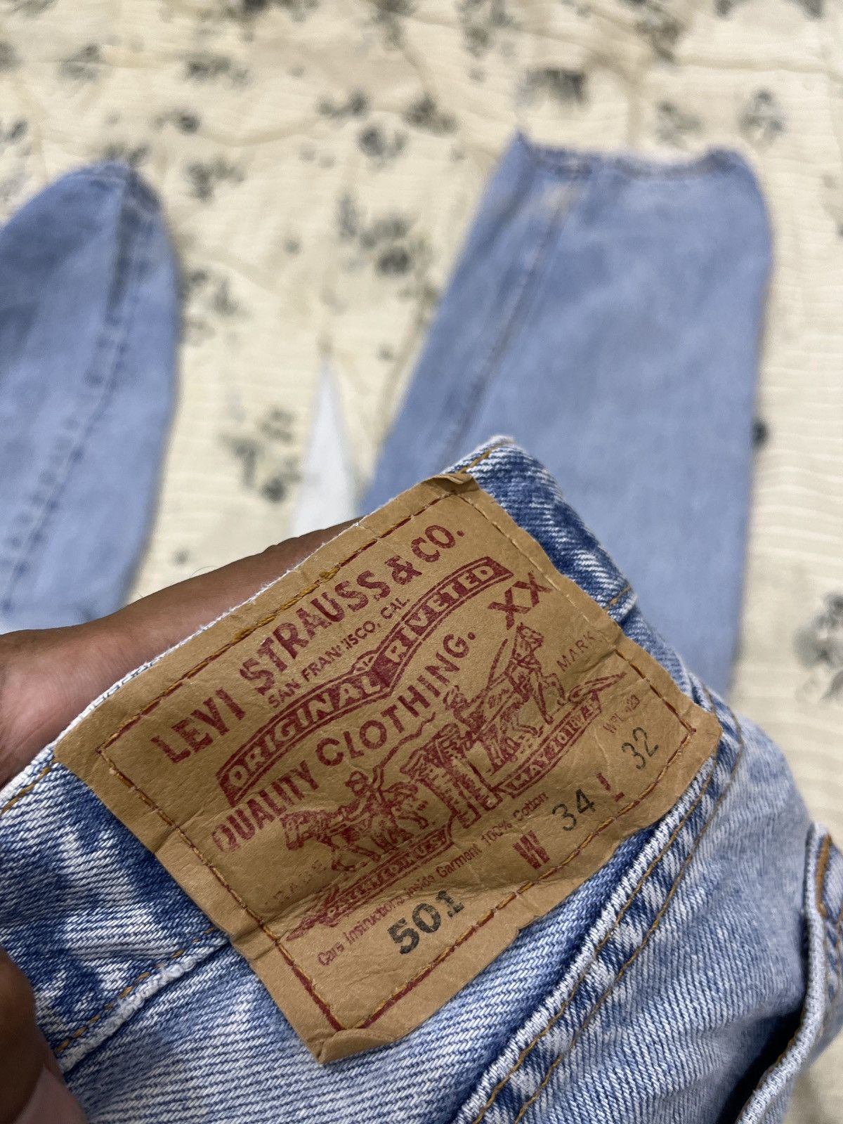 Levi's (Dddd). VINTAGE LEVIS 501 DISTRESSED DENIM Size US 33 - 13 Thumbnail