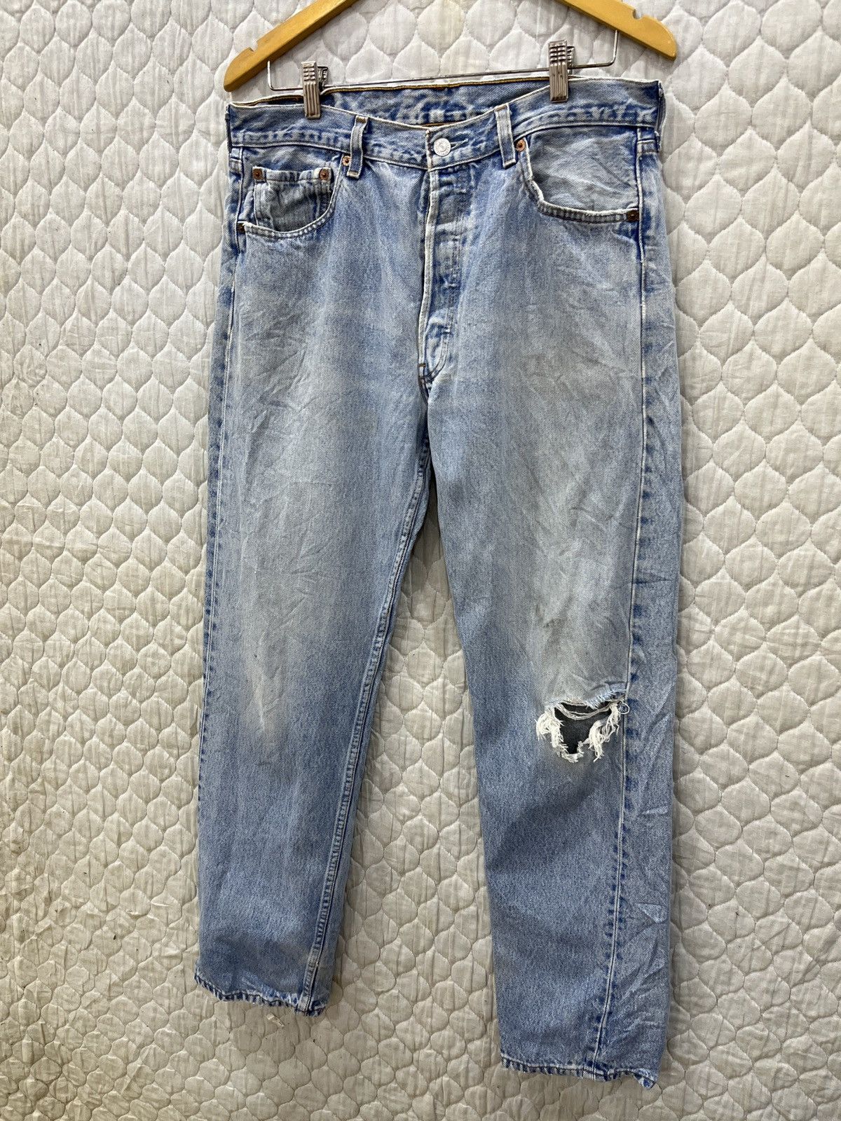 Levi's (Dddd). VINTAGE LEVIS 501 DISTRESSED DENIM Size US 33 - 4 Thumbnail