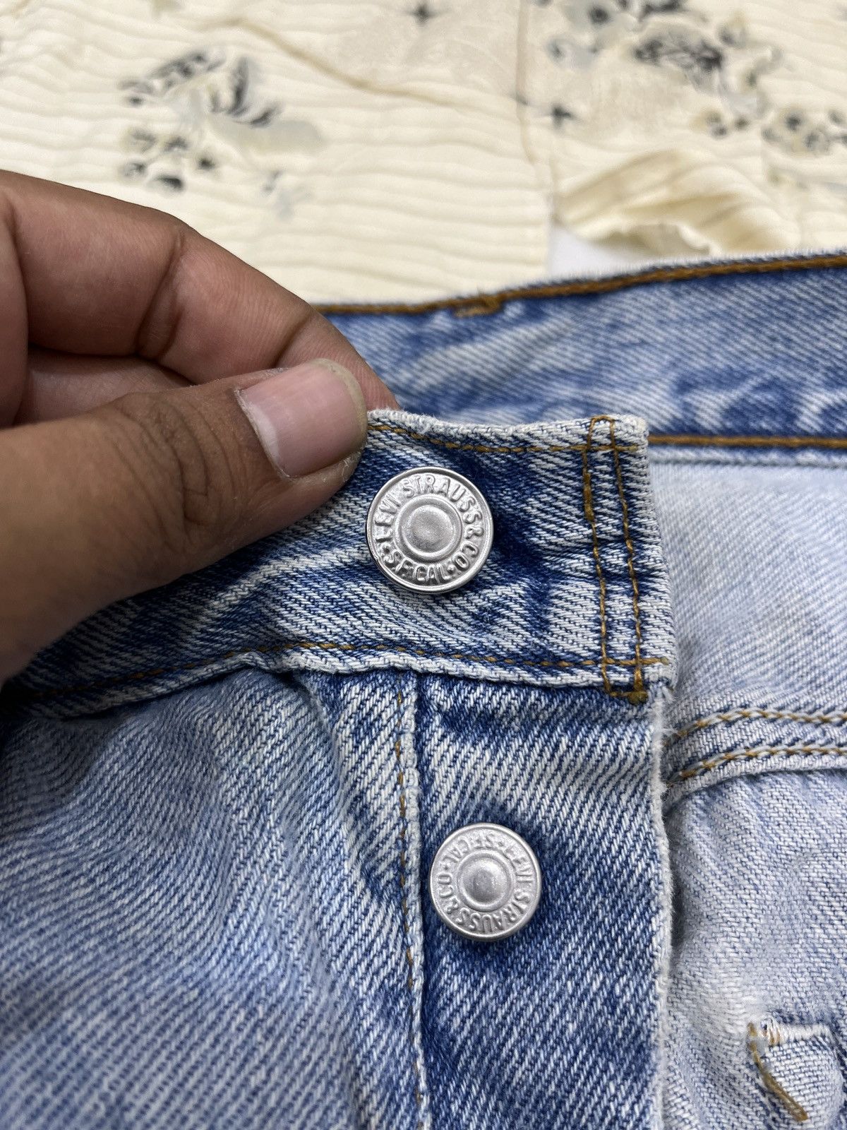Levi's (Dddd). VINTAGE LEVIS 501 DISTRESSED DENIM Size US 32 / EU 48 - 8 Thumbnail