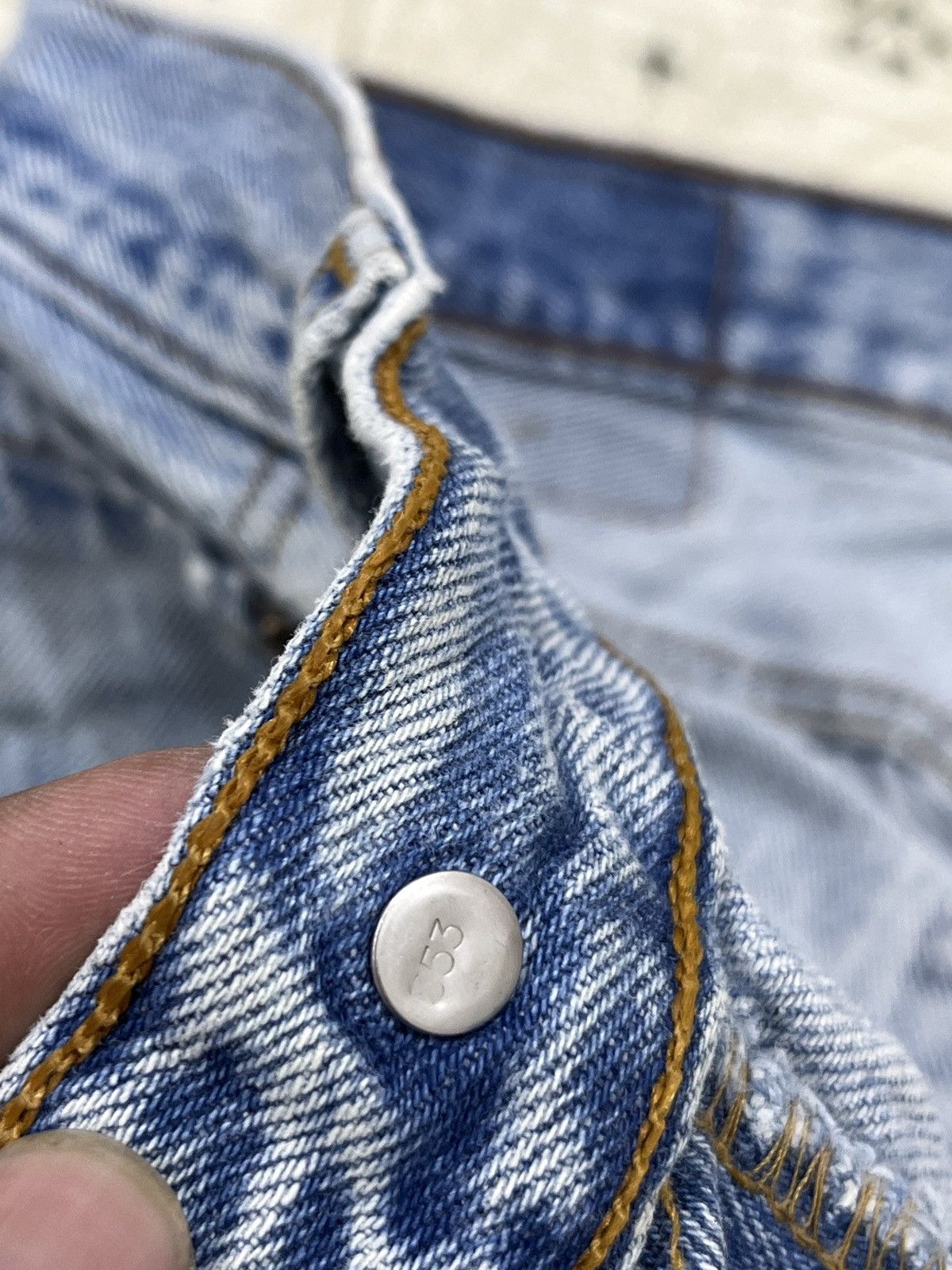 Levi's (Dddd). VINTAGE LEVIS 501 DISTRESSED DENIM Size US 32 / EU 48 - 9 Thumbnail