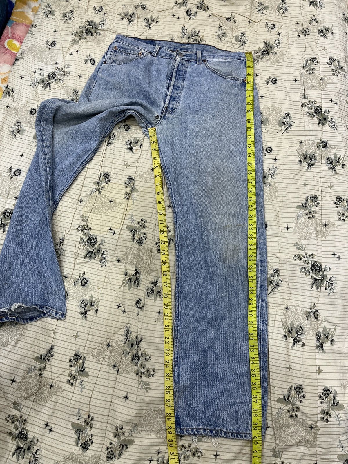Levi's (Dddd). VINTAGE LEVIS 501 DISTRESSED DENIM Size US 32 / EU 48 - 19 Thumbnail