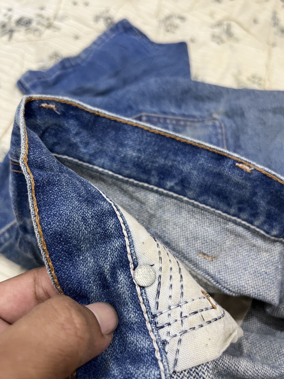 Vintage (Dddd). VINTAGE WRANGLER DISTRESSED DENIM Size US 37 - 12 Thumbnail