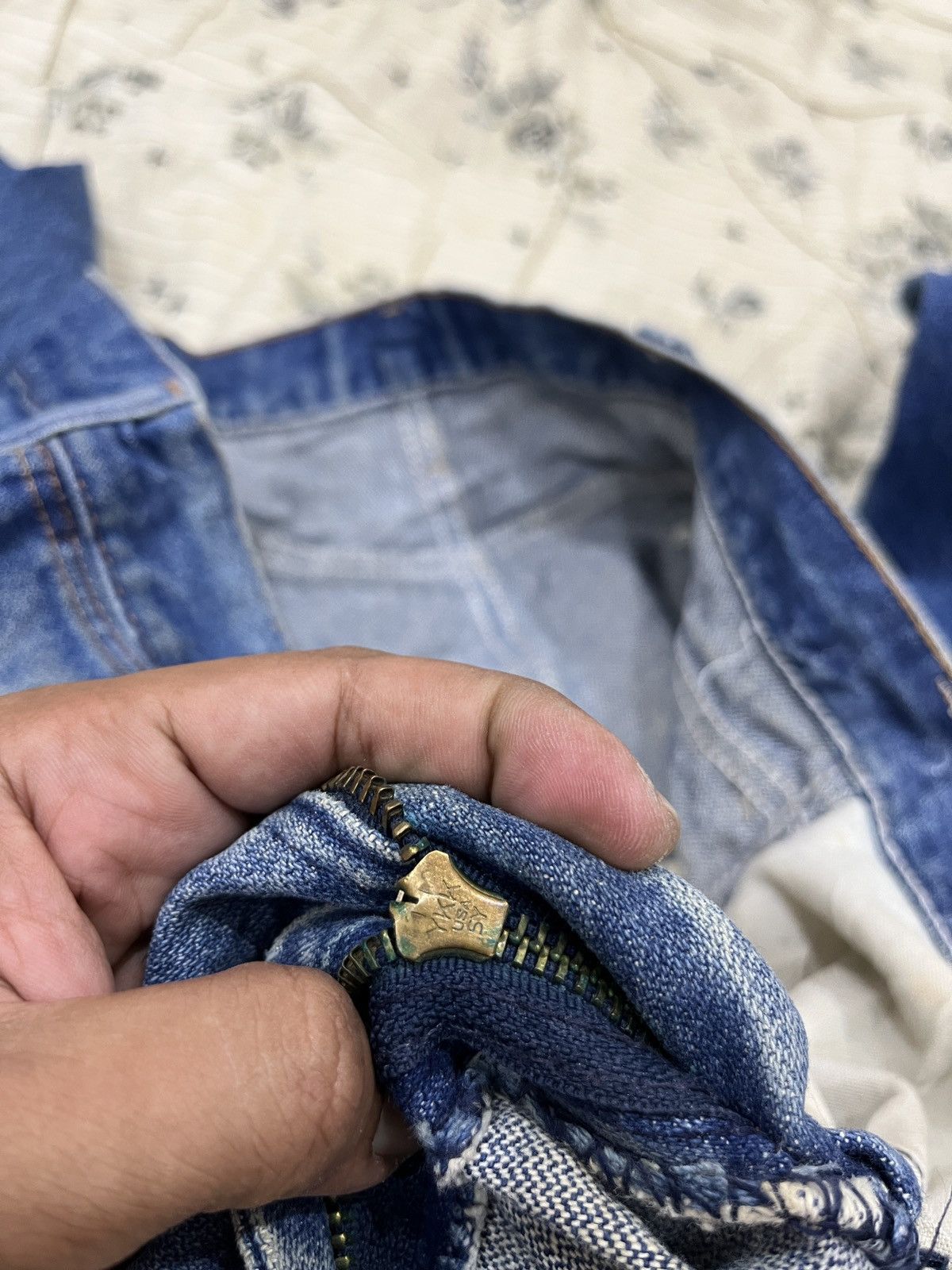 Vintage (Dddd). VINTAGE WRANGLER DISTRESSED DENIM Size US 37 - 10 Thumbnail