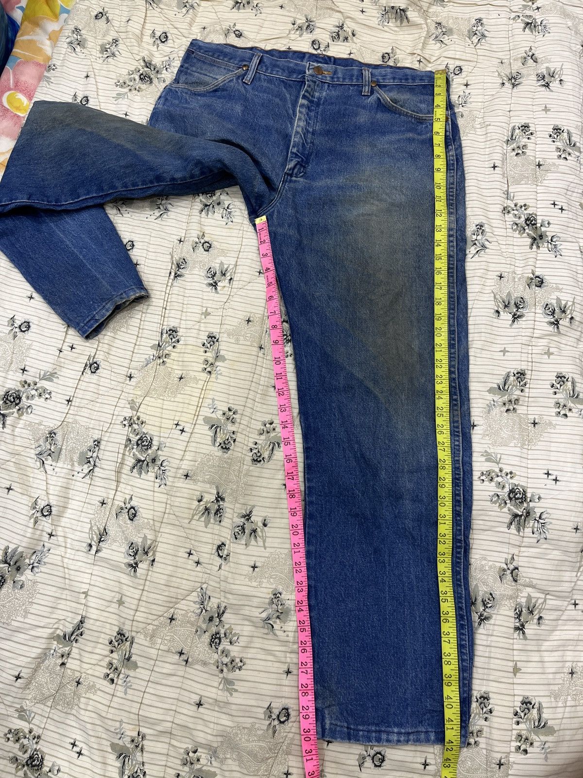 Vintage (Dddd). VINTAGE WRANGLER DISTRESSED DENIM Size US 37 - 18 Thumbnail