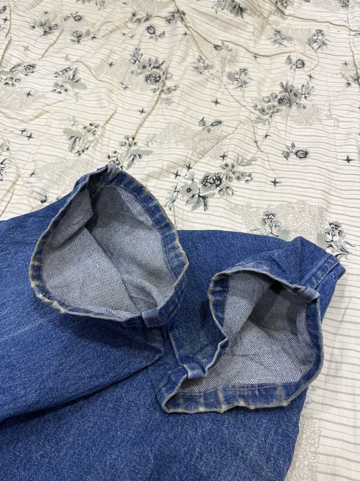 Vintage (Dddd). VINTAGE WRANGLER DISTRESSED DENIM Size US 37 - 16 Thumbnail