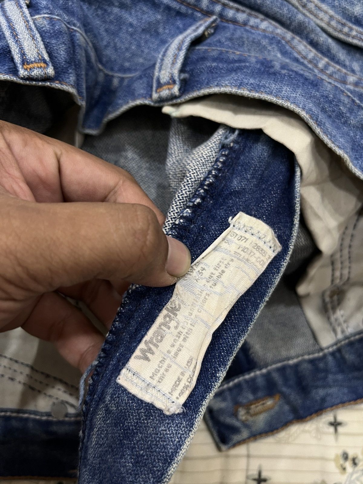 Vintage (Dddd). VINTAGE WRANGLER DISTRESSED DENIM Size US 37 - 11 Thumbnail