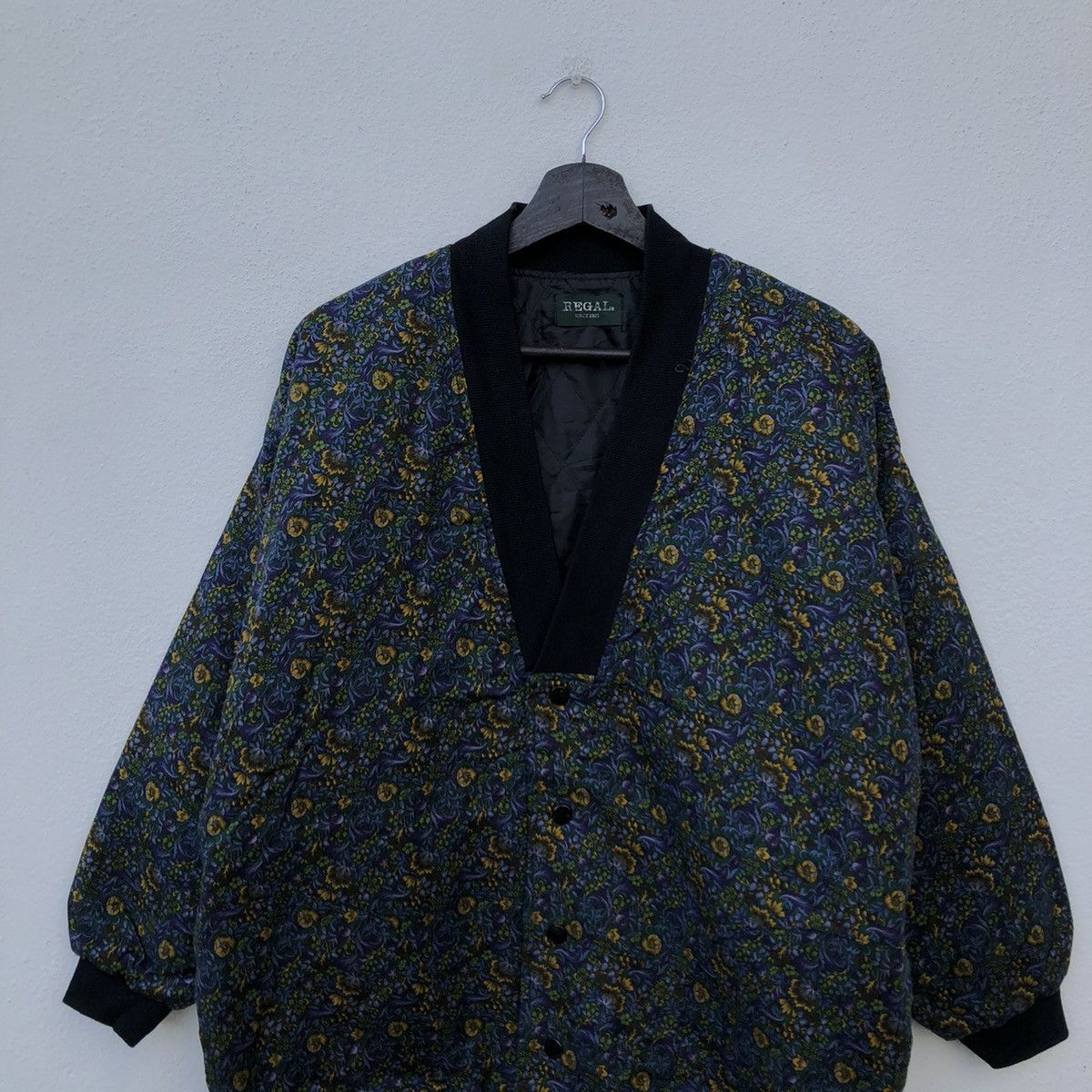 Japanese Brand VINTAGE REGAL JAPAN FLORAL FLOWER FULL PRINT JACKET Size US M / EU 48-50 / 2 - 3 Thumbnail