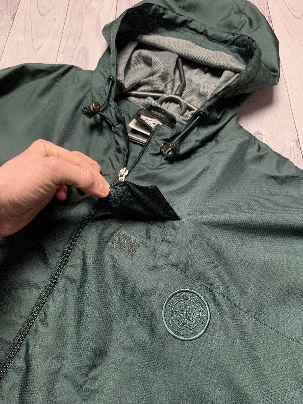 Umbro × Vintage Vintage Celtic Umbro soccer track jacket size XXL Size US XXL / EU 58 / 5 - 5 Thumbnail