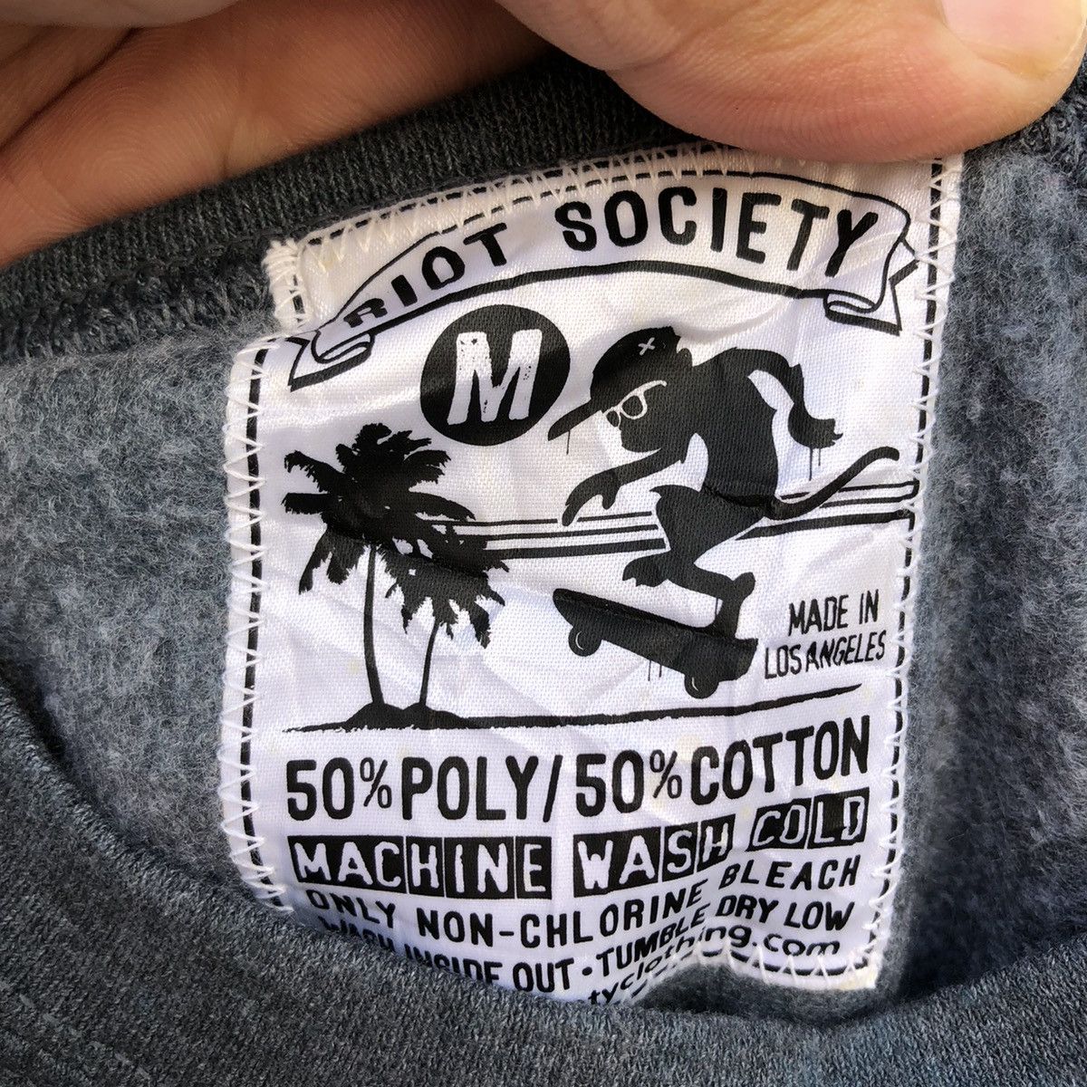 Japanese Brand VINTAGE RIOT SOCIETY SKATE BOARD DESIGN BIG LOGO SWEATSHIRT Size US M / EU 48-50 / 2 - 9 Thumbnail