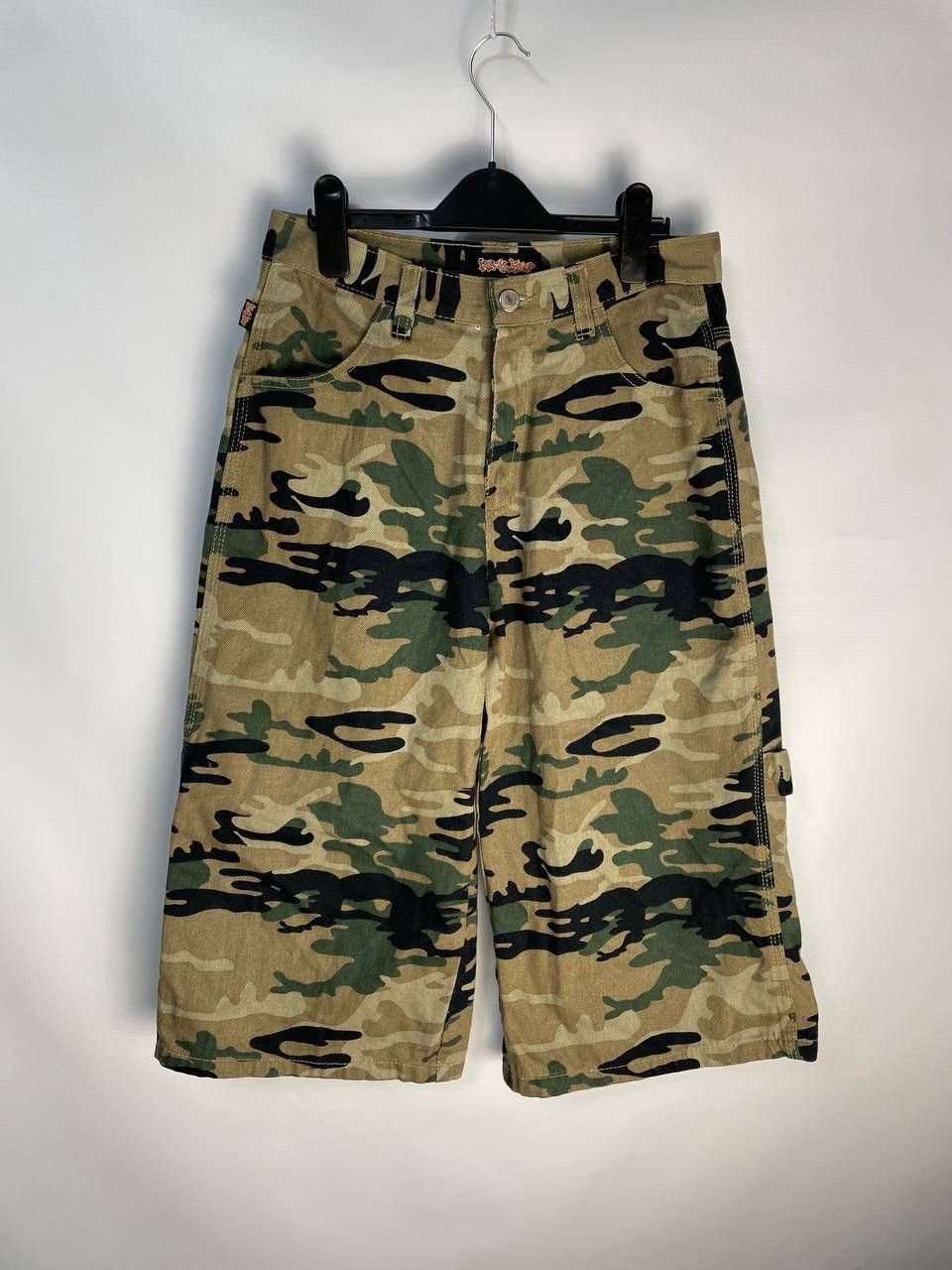 Japanese Brand × Vintage Vintage SK8 Kick Flip Camo Rap Baggy Shorts Size US 27 - 1 Thumbnail
