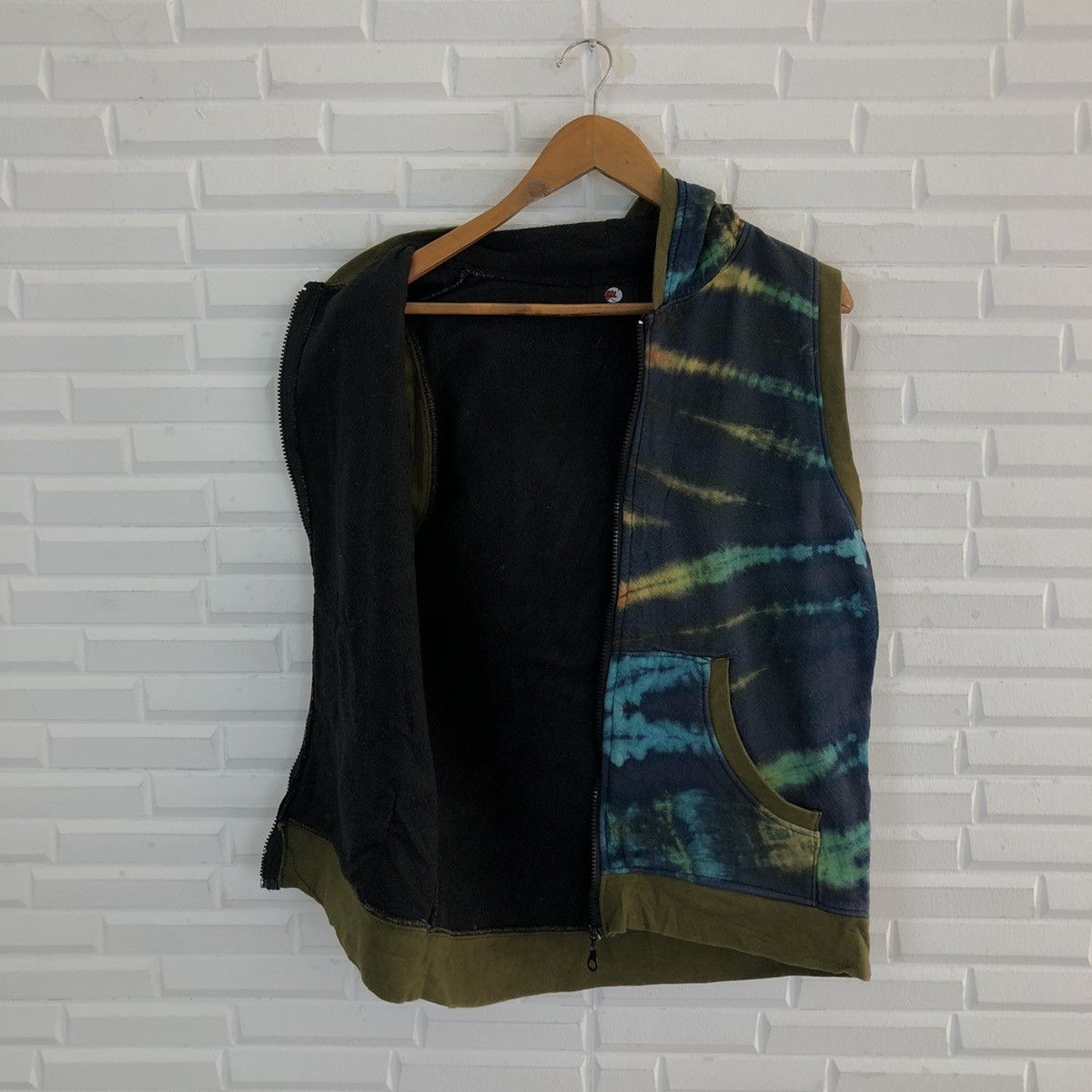 Art Comes First VINTAGE ART MARKET MULTI COLOUR NAVAJO VEST Size US M / EU 48-50 / 2 - 10 Thumbnail