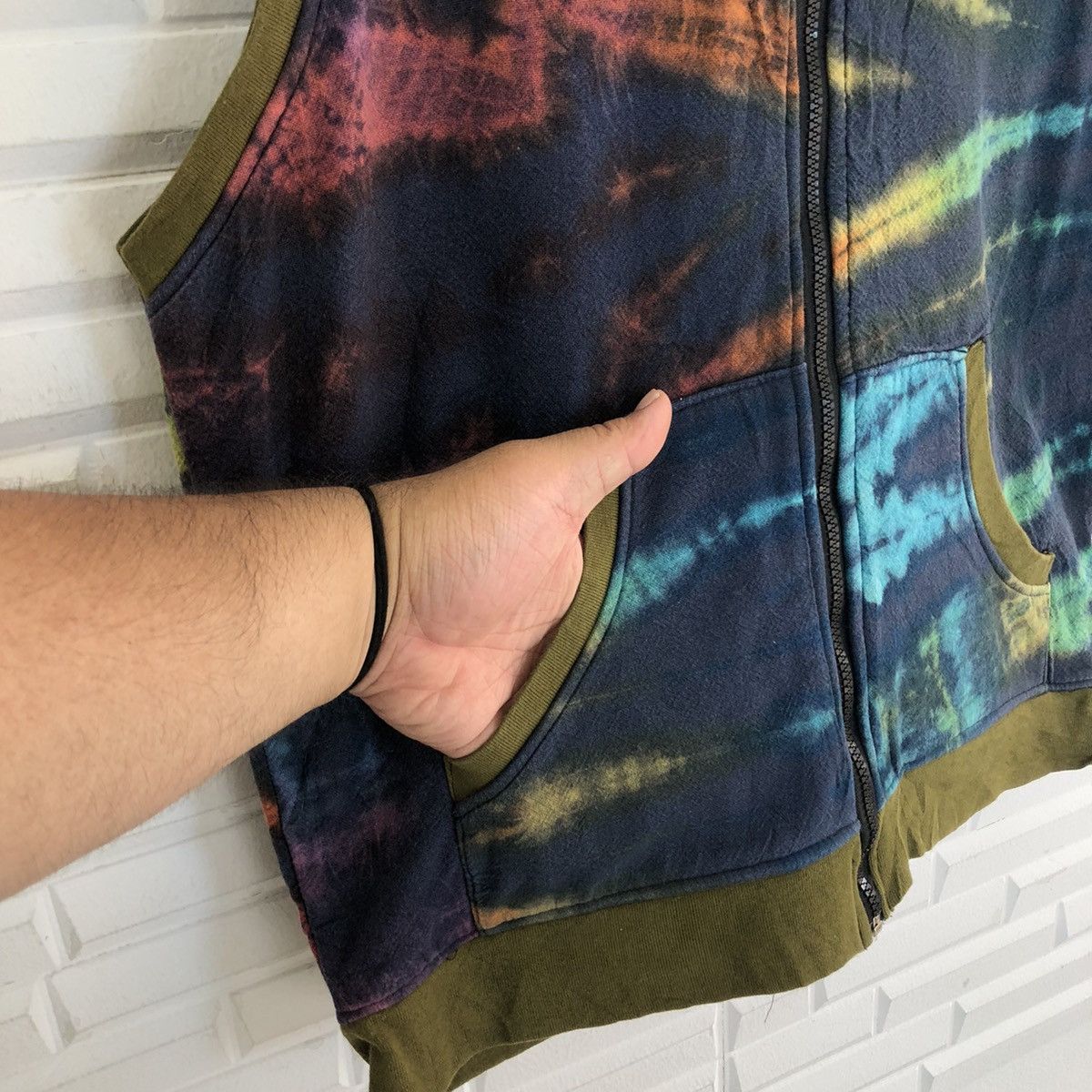 Art Comes First VINTAGE ART MARKET MULTI COLOUR NAVAJO VEST Size US M / EU 48-50 / 2 - 5 Thumbnail