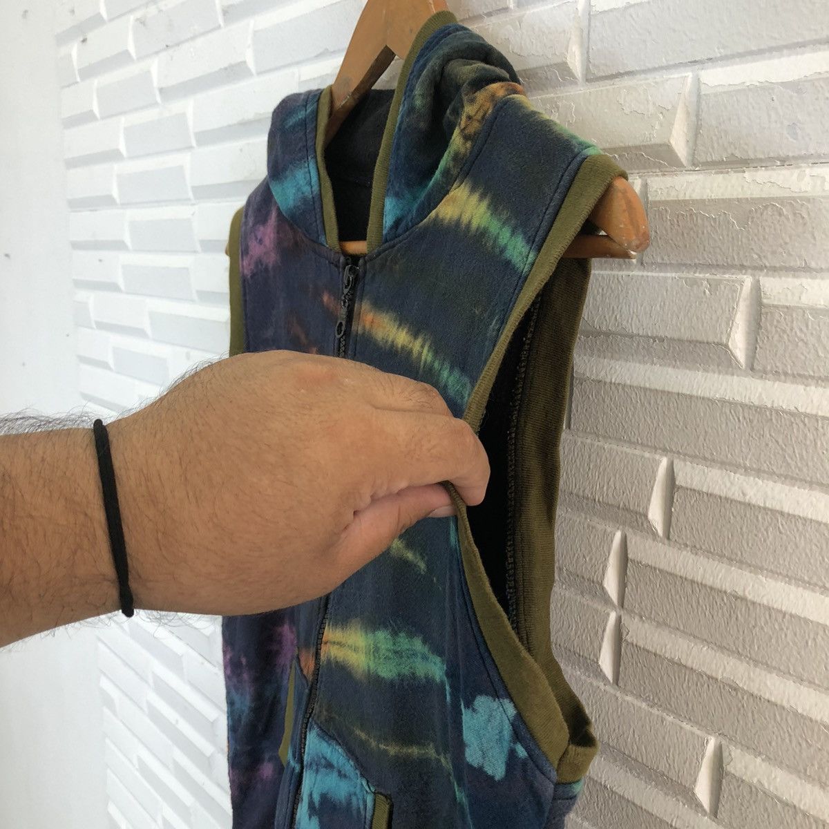 Art Comes First VINTAGE ART MARKET MULTI COLOUR NAVAJO VEST Size US M / EU 48-50 / 2 - 6 Thumbnail
