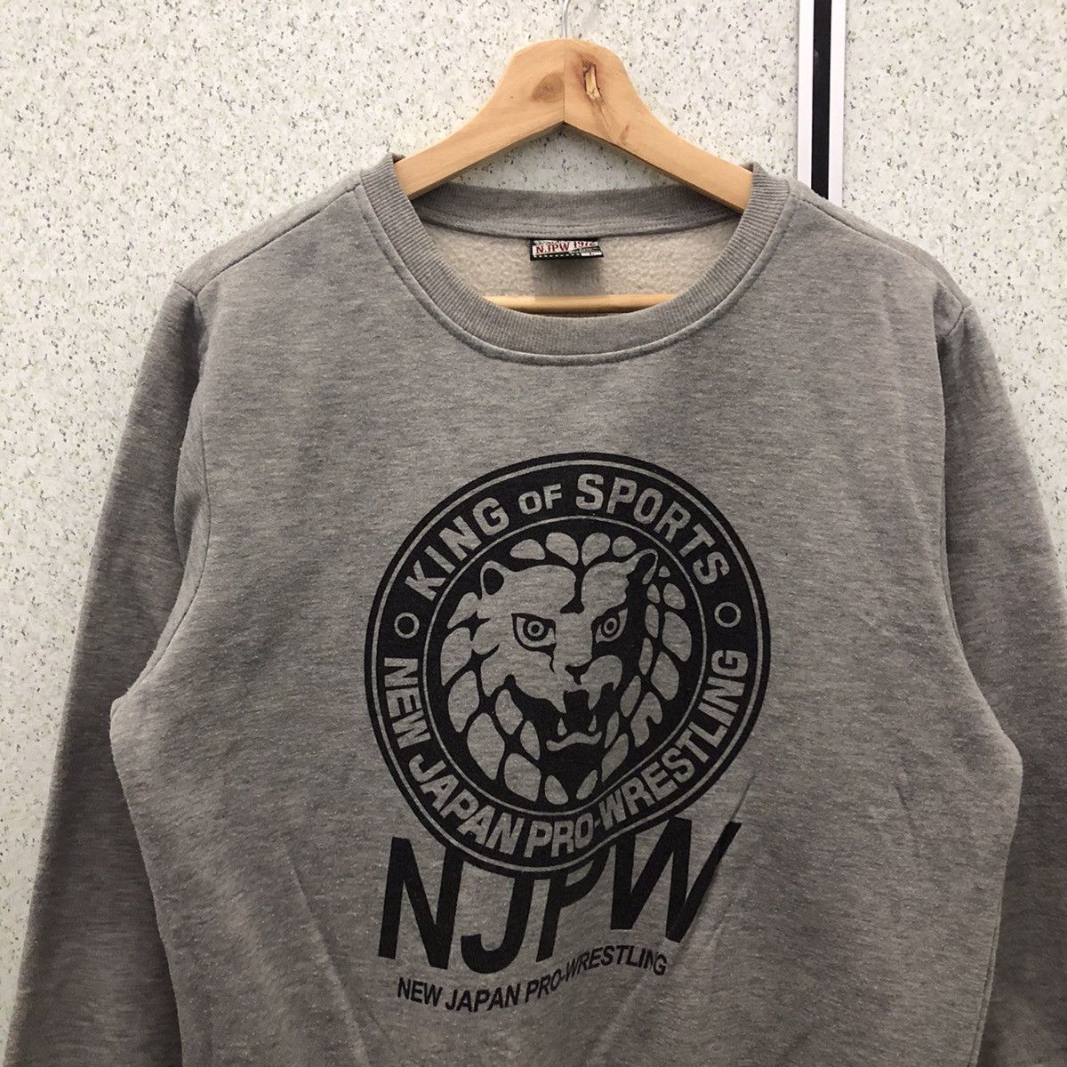 Japanese Brand KING OF SPORTS NEW JAPAN PRO-WRESTLING SWEATSHIRT BIG LOGO Size US L / EU 52-54 / 3 - 3 Thumbnail