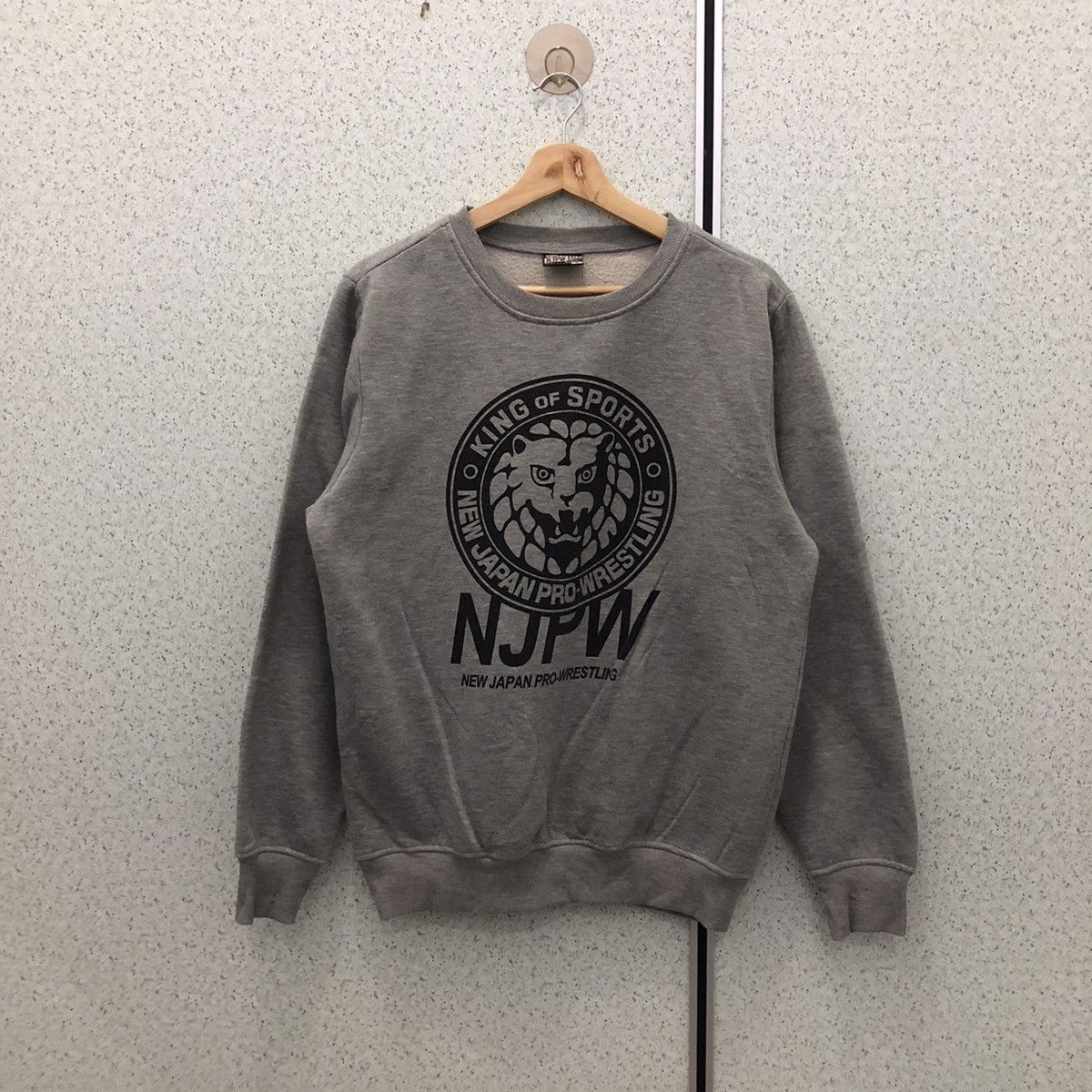 Japanese Brand KING OF SPORTS NEW JAPAN PRO-WRESTLING SWEATSHIRT BIG LOGO Size US L / EU 52-54 / 3 - 1 Thumbnail