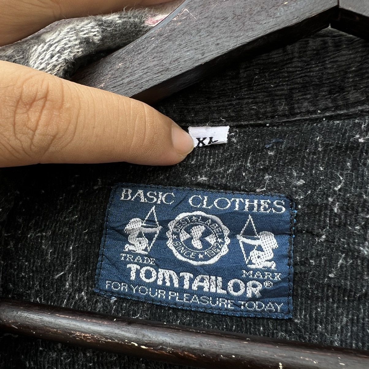 Japanese Brand RARE FULL PRINT NAVAJO BASIC CLOTHES TOMTAILOR Size US XL / EU 56 / 4 - 11 Thumbnail