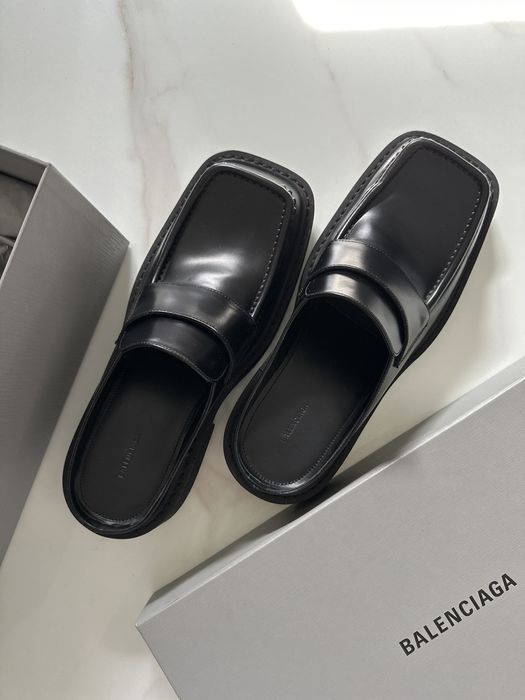 Balenciaga Balenciaga MEN'S INSPECTOR 40MM MULE IN BLACK | Grailed