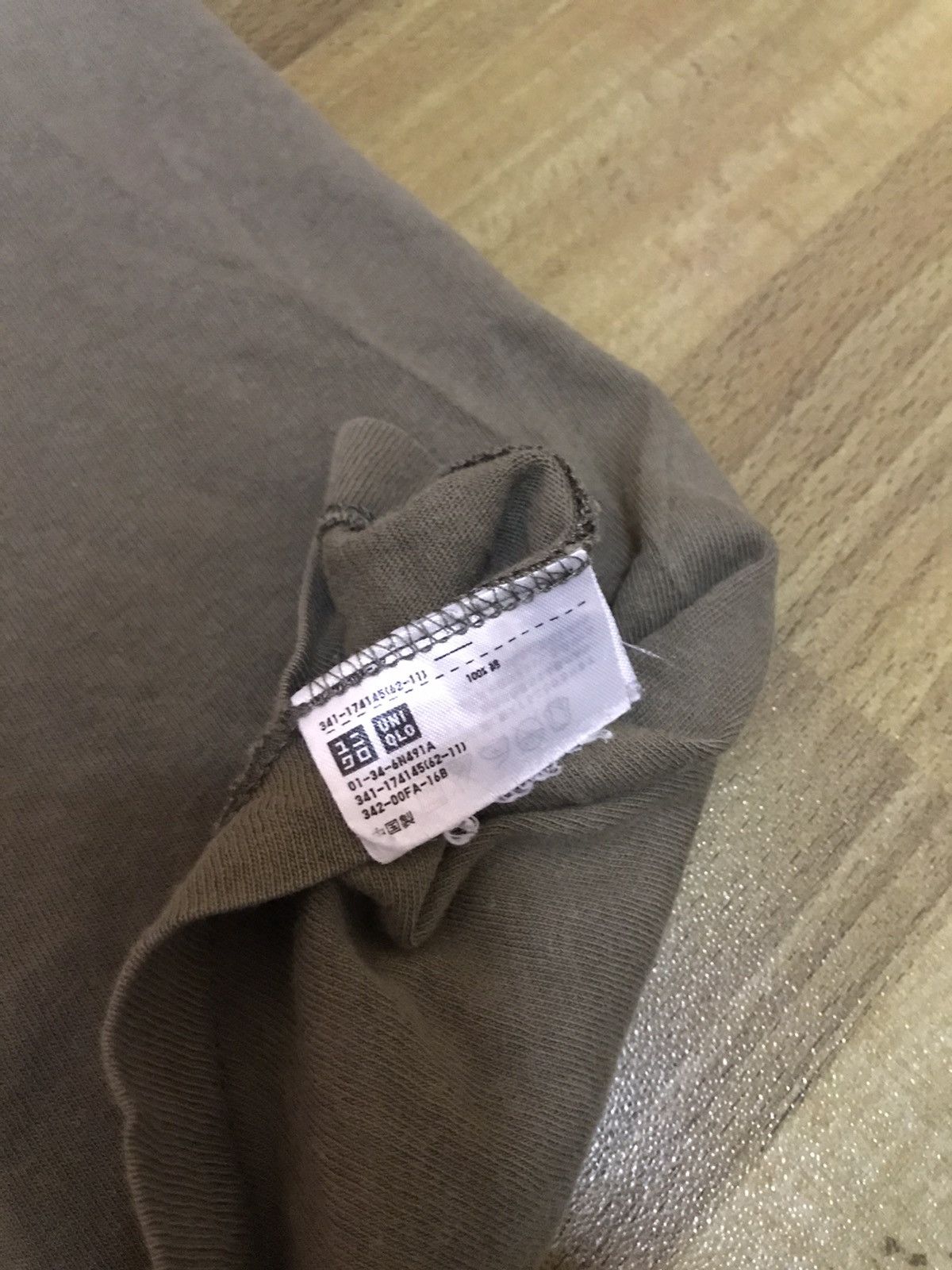 Uniqlo ‼️UNIQLO X KURT COBAIN TSHIRT SUNFADED‼️ Size US M / EU 48-50 / 2 - 4 Thumbnail