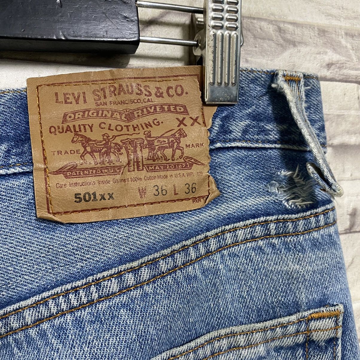 Levi's Vintage 90s Levis 501xx Distressed Jeans 34x33 Made in USA Size US 34 / EU 50 - 13 Thumbnail