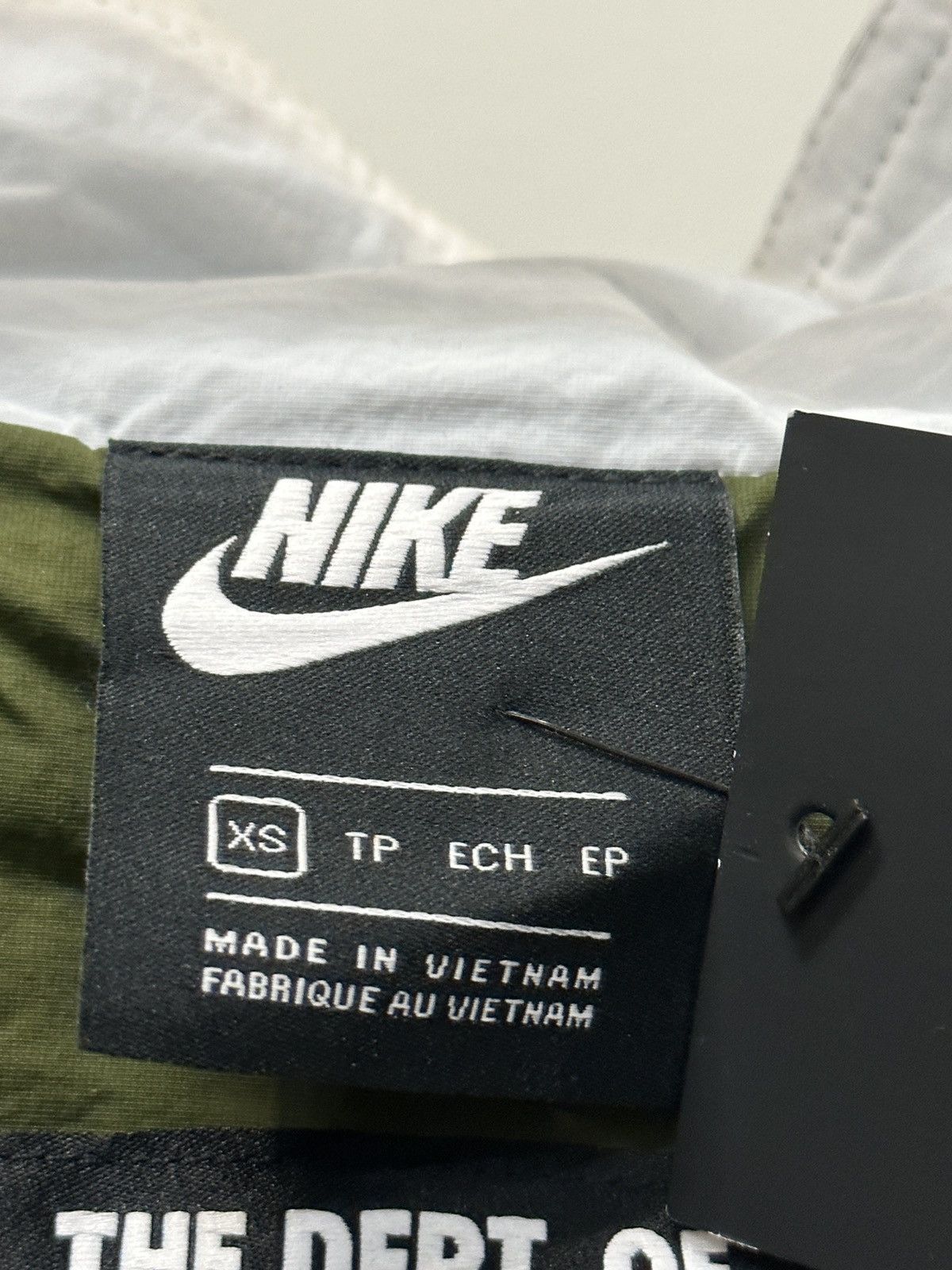 Nike NIKE RE-ISSUE RETRO JACKET BLACK, LEGION GREEN & WHITE XS Size US XS / EU 42 / 0 - 5 Thumbnail
