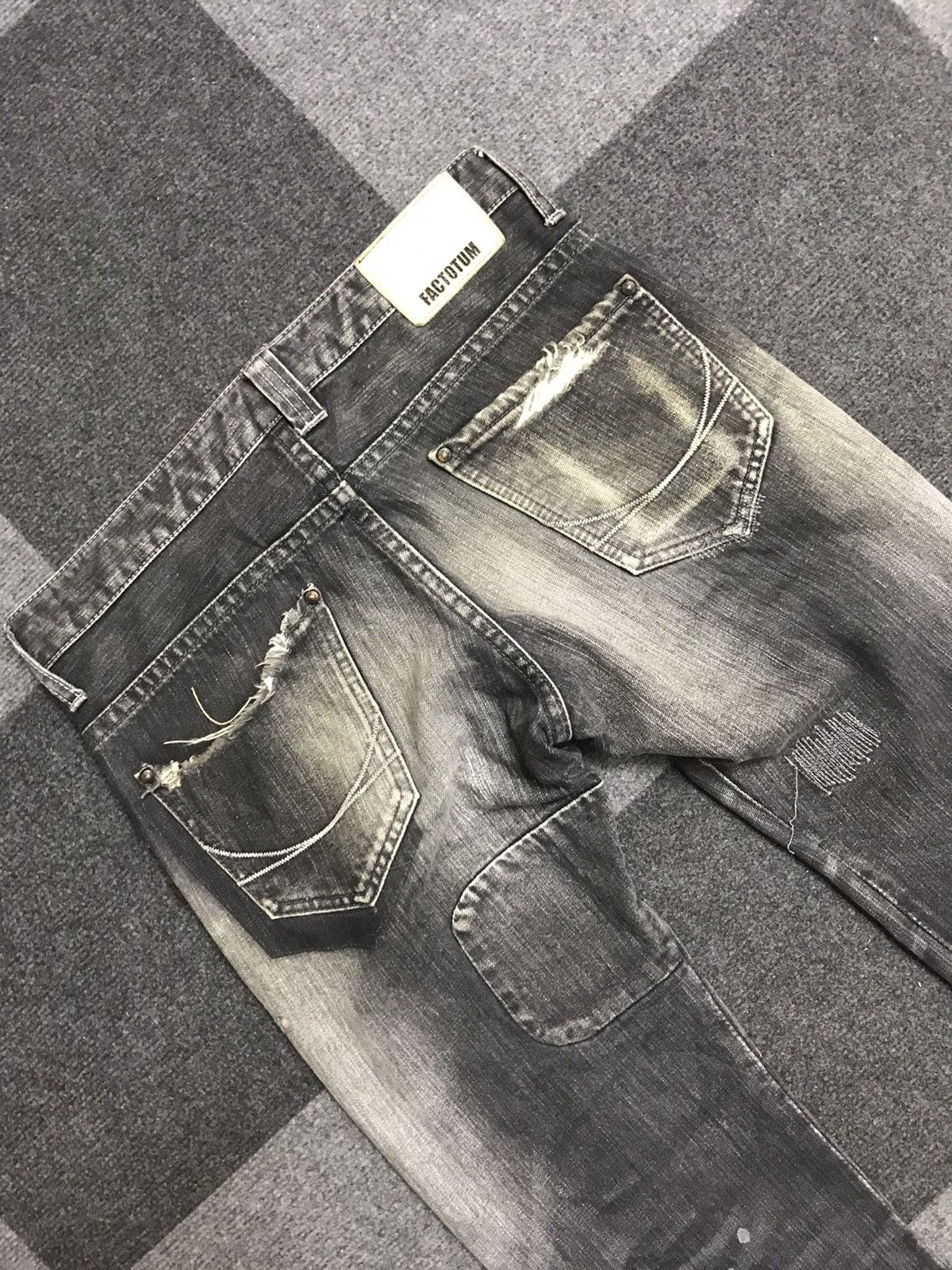 Designer FACTOTUM Designer Distressed Patchwork Cropped Jeans F704 Size US 32 / EU 48 - 11 Thumbnail