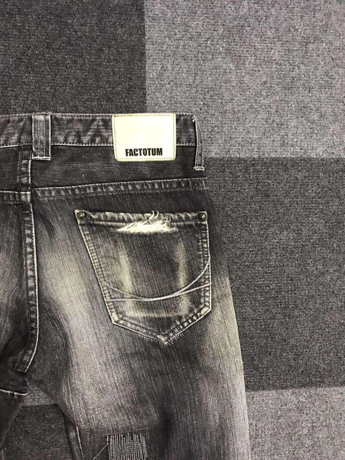 Designer FACTOTUM Designer Distressed Patchwork Cropped Jeans F704 Size US 32 / EU 48 - 13 Thumbnail