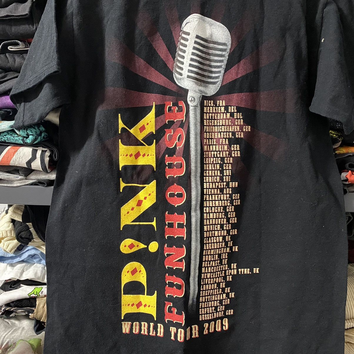 Band Tees PINK FUNHOUSE WORLD TOUR T SHIRT Size US S / EU 44-46 / 1 - 4 Thumbnail