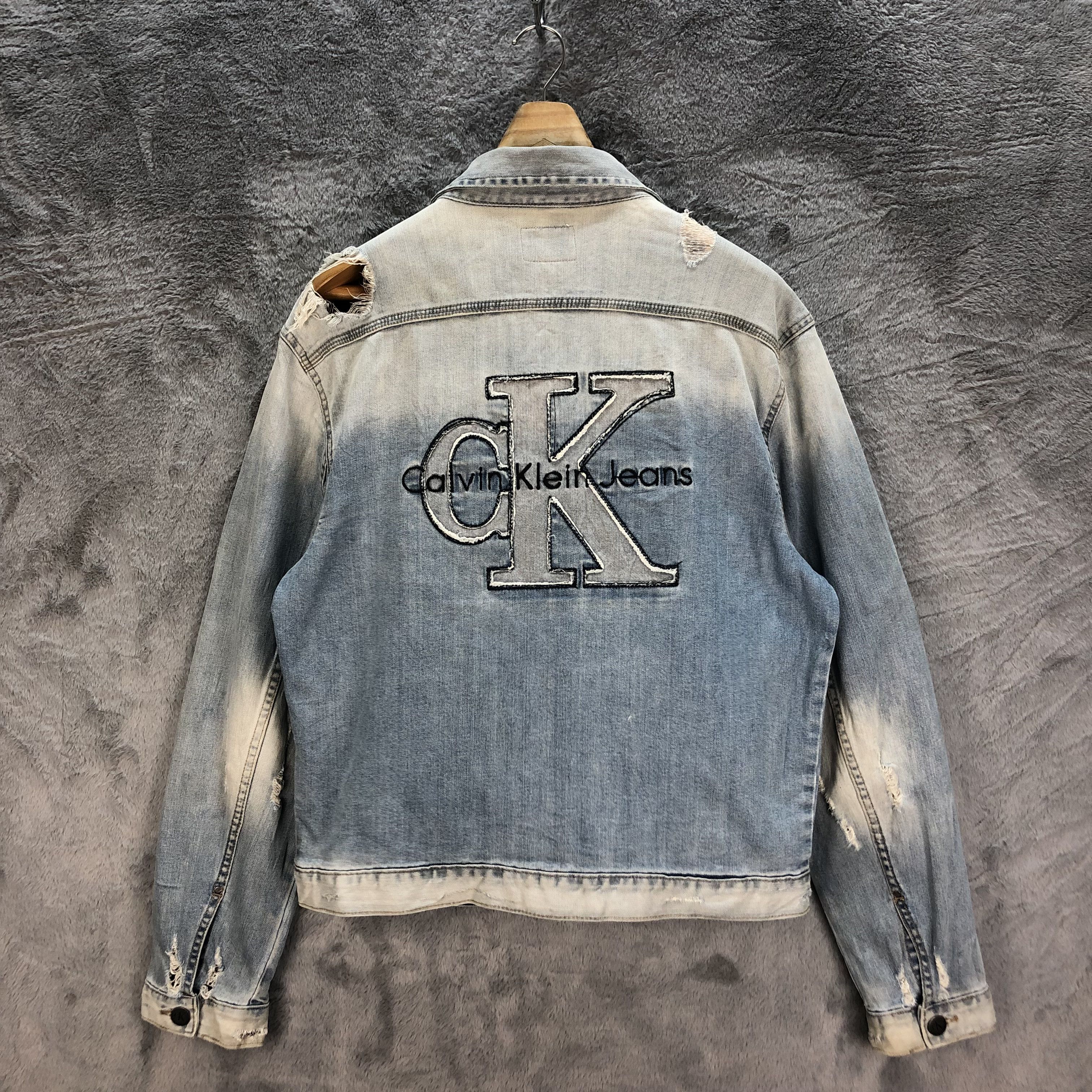Calvin Klein TRASHED🔥 CK JEANS BIG LOGO LIGHT WASH DENIM JACKET #6497-69 Size US L / EU 52-54 / 3 - 1 Thumbnail