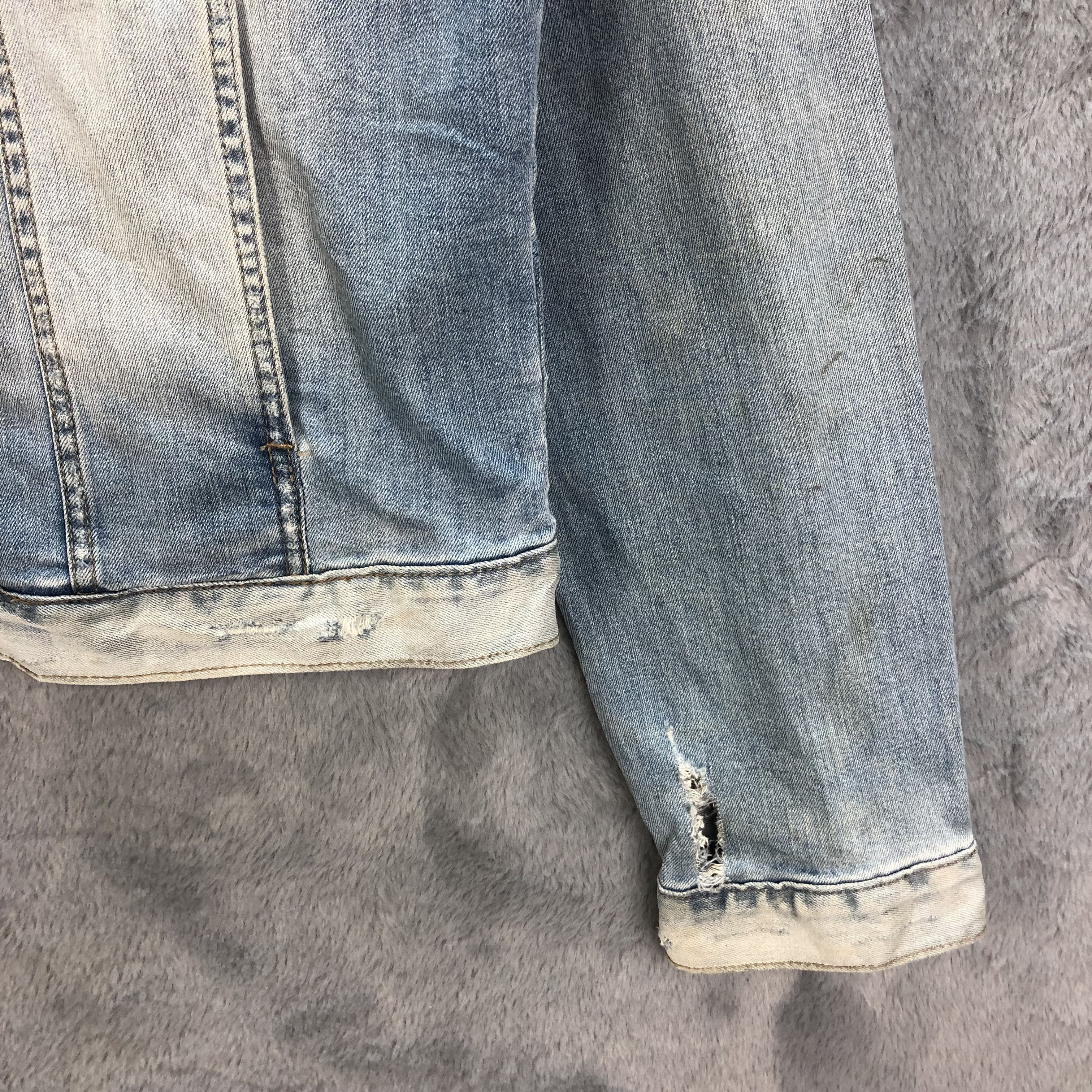 Calvin Klein TRASHED🔥 CK JEANS BIG LOGO LIGHT WASH DENIM JACKET #6497-69 Size US L / EU 52-54 / 3 - 17 Thumbnail