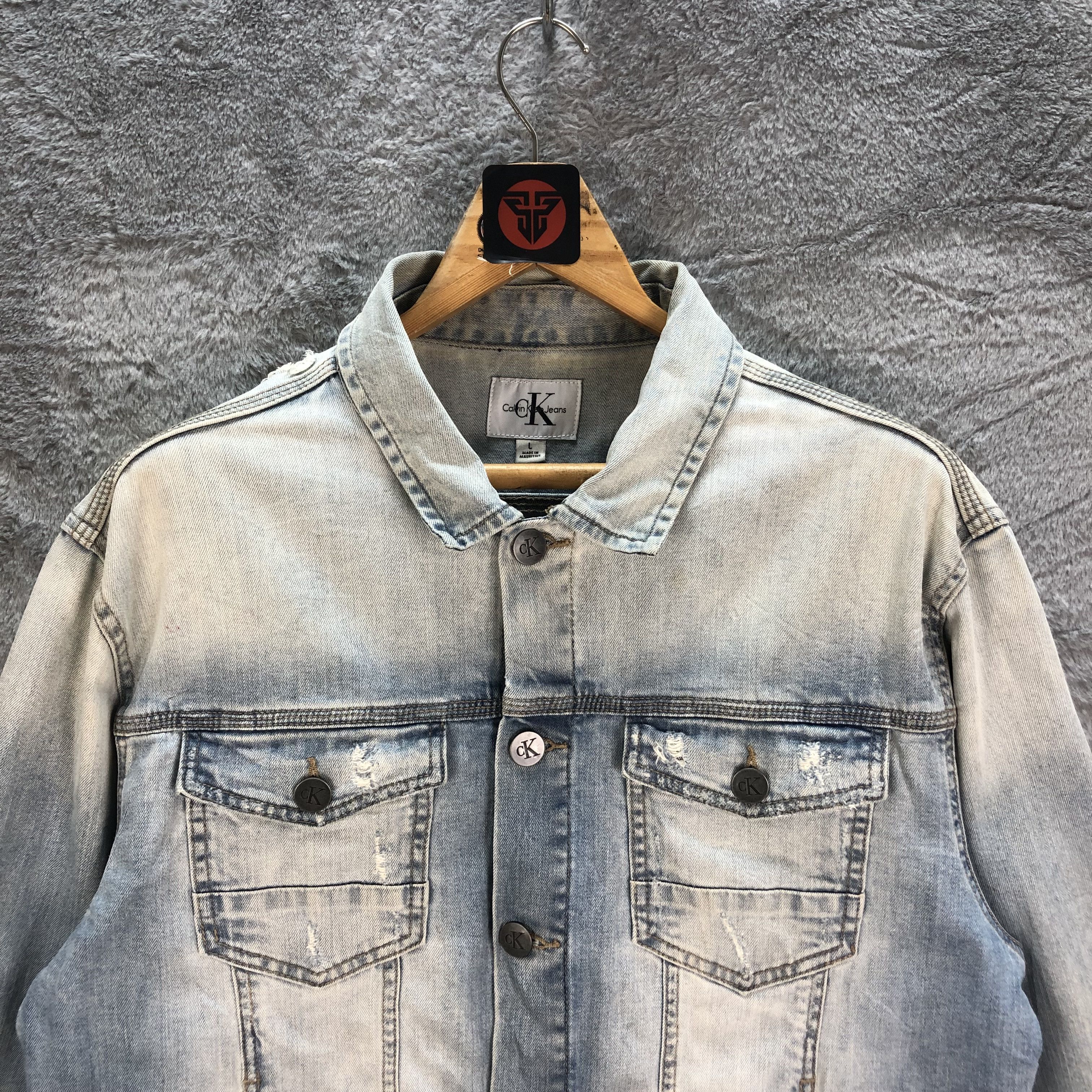 Calvin Klein TRASHED🔥 CK JEANS BIG LOGO LIGHT WASH DENIM JACKET #6497-69 Size US L / EU 52-54 / 3 - 9 Thumbnail
