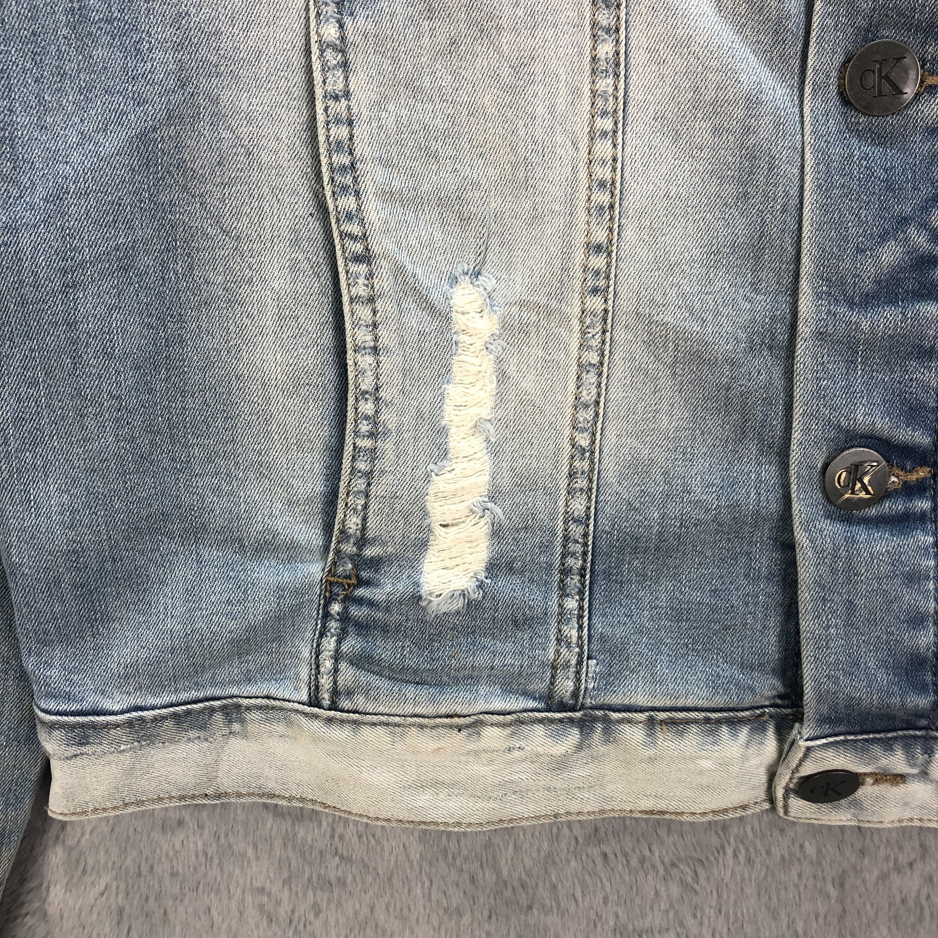 Calvin Klein TRASHED🔥 CK JEANS BIG LOGO LIGHT WASH DENIM JACKET #6497-69 Size US L / EU 52-54 / 3 - 14 Thumbnail