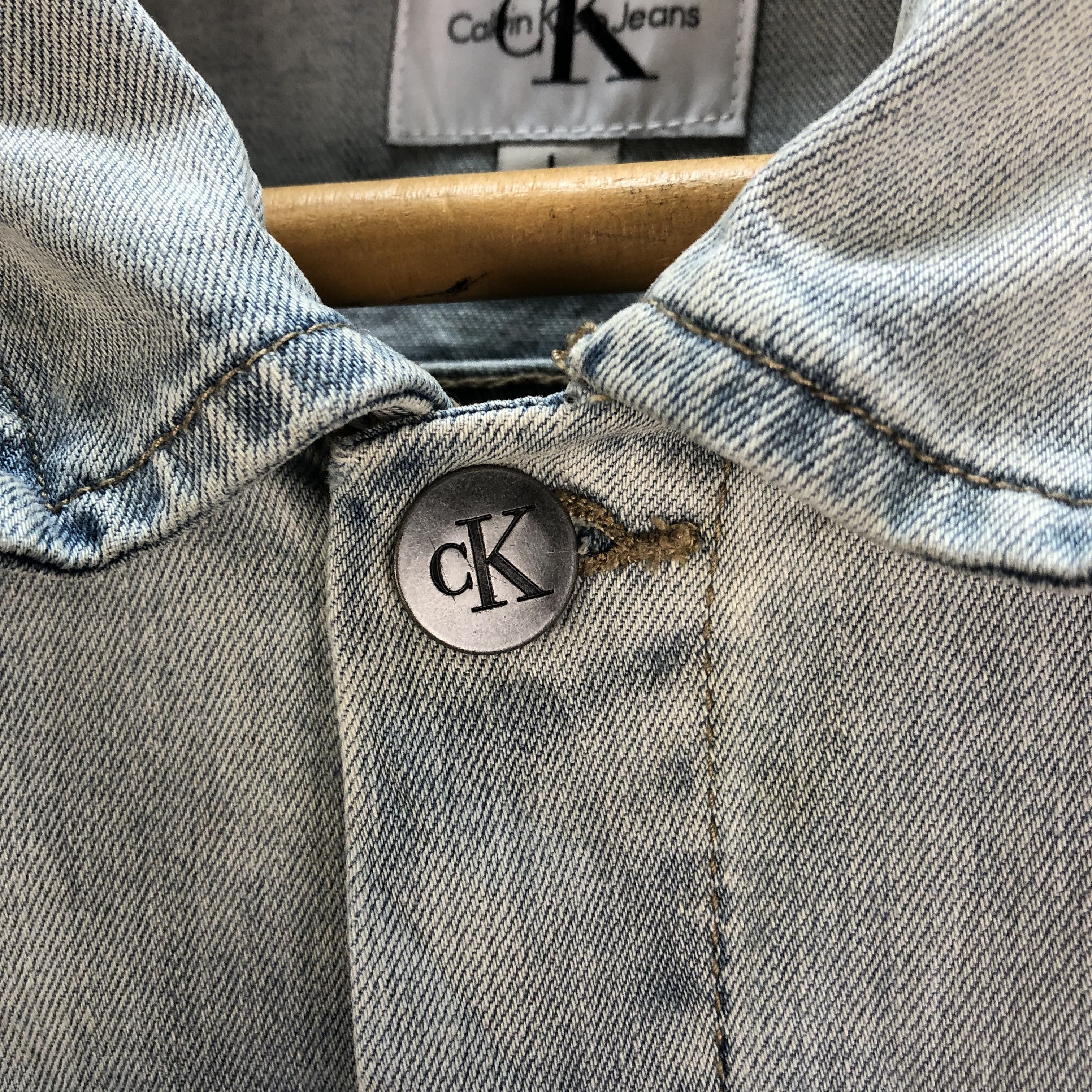 Calvin Klein TRASHED🔥 CK JEANS BIG LOGO LIGHT WASH DENIM JACKET #6497-69 Size US L / EU 52-54 / 3 - 10 Thumbnail