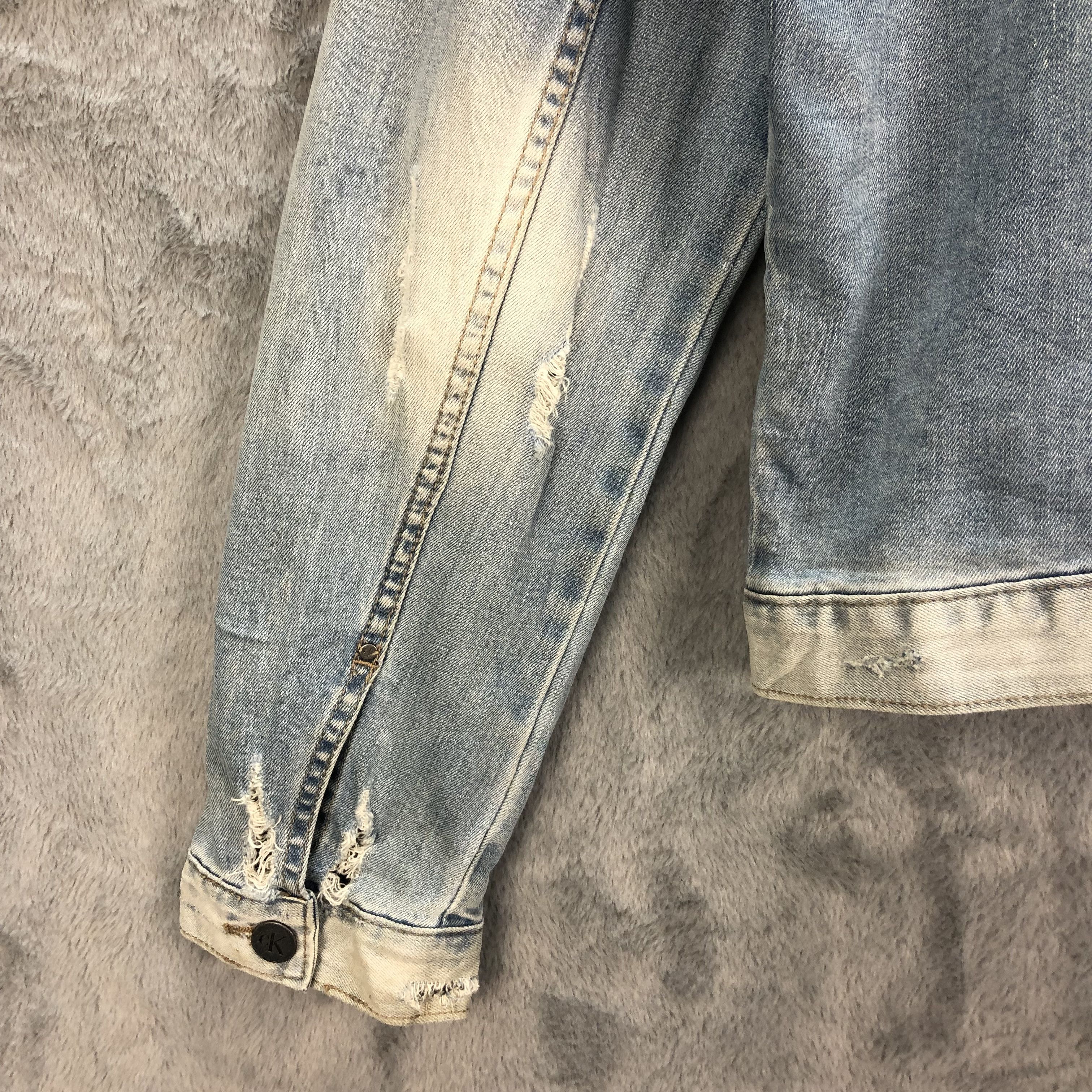 Calvin Klein TRASHED🔥 CK JEANS BIG LOGO LIGHT WASH DENIM JACKET #6497-69 Size US L / EU 52-54 / 3 - 6 Thumbnail
